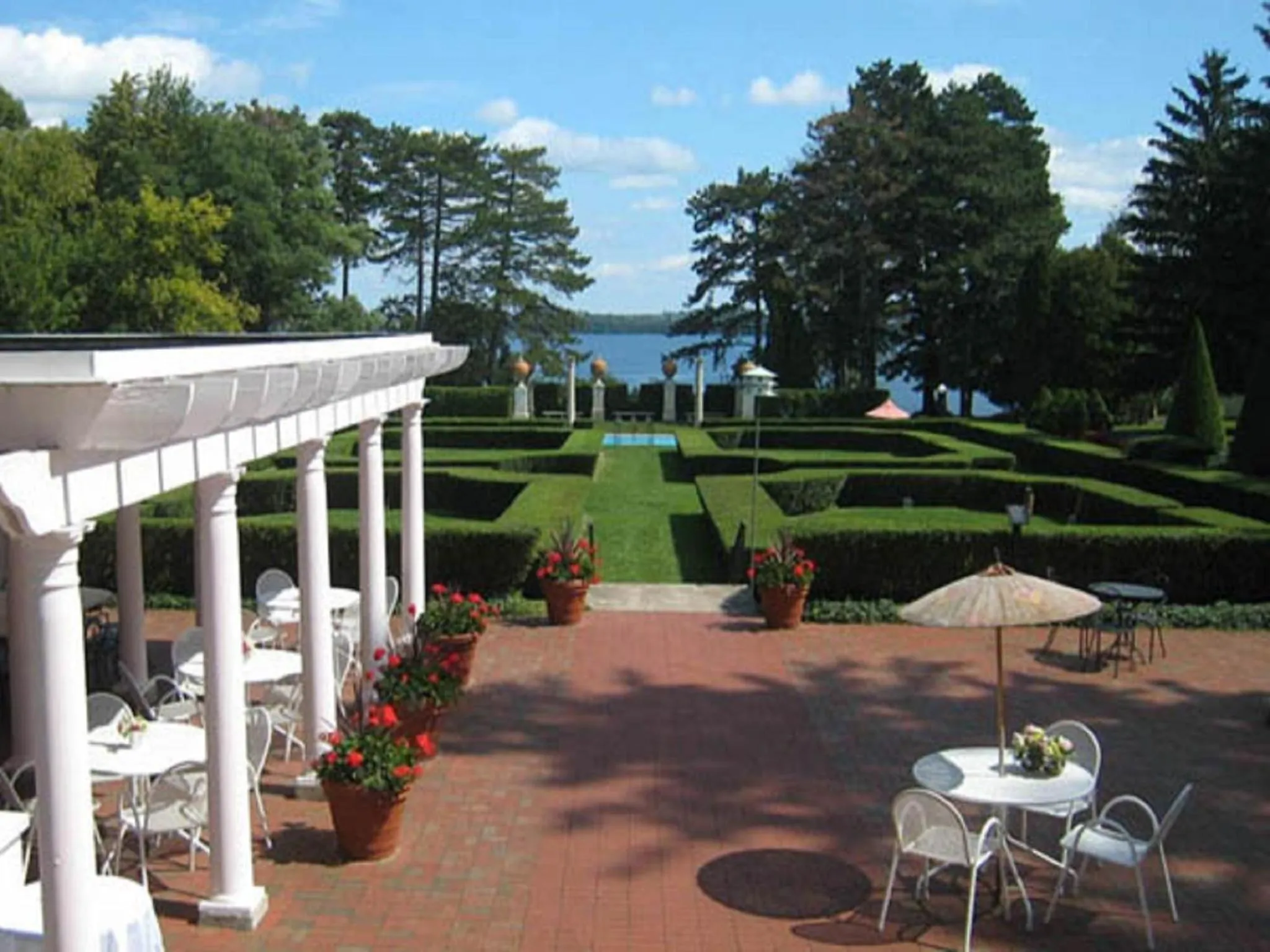 Garden in Geneva On The Lake Boutique Resort Hotel