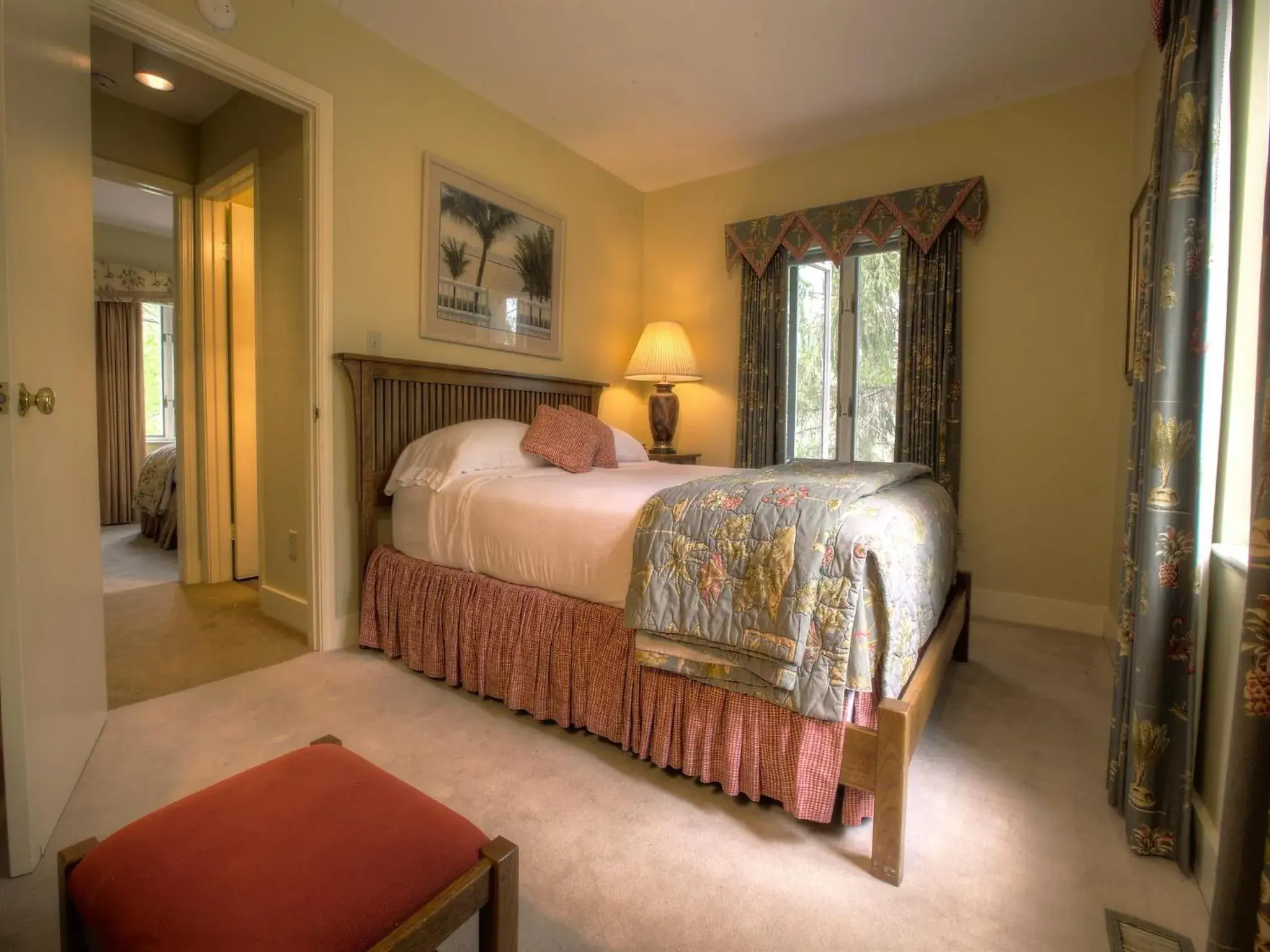 Two-Bedroom Suite in Geneva On The Lake Boutique Resort Hotel Two-Bedroom Suite in Geneva On The Lake Boutique Resort Hotel