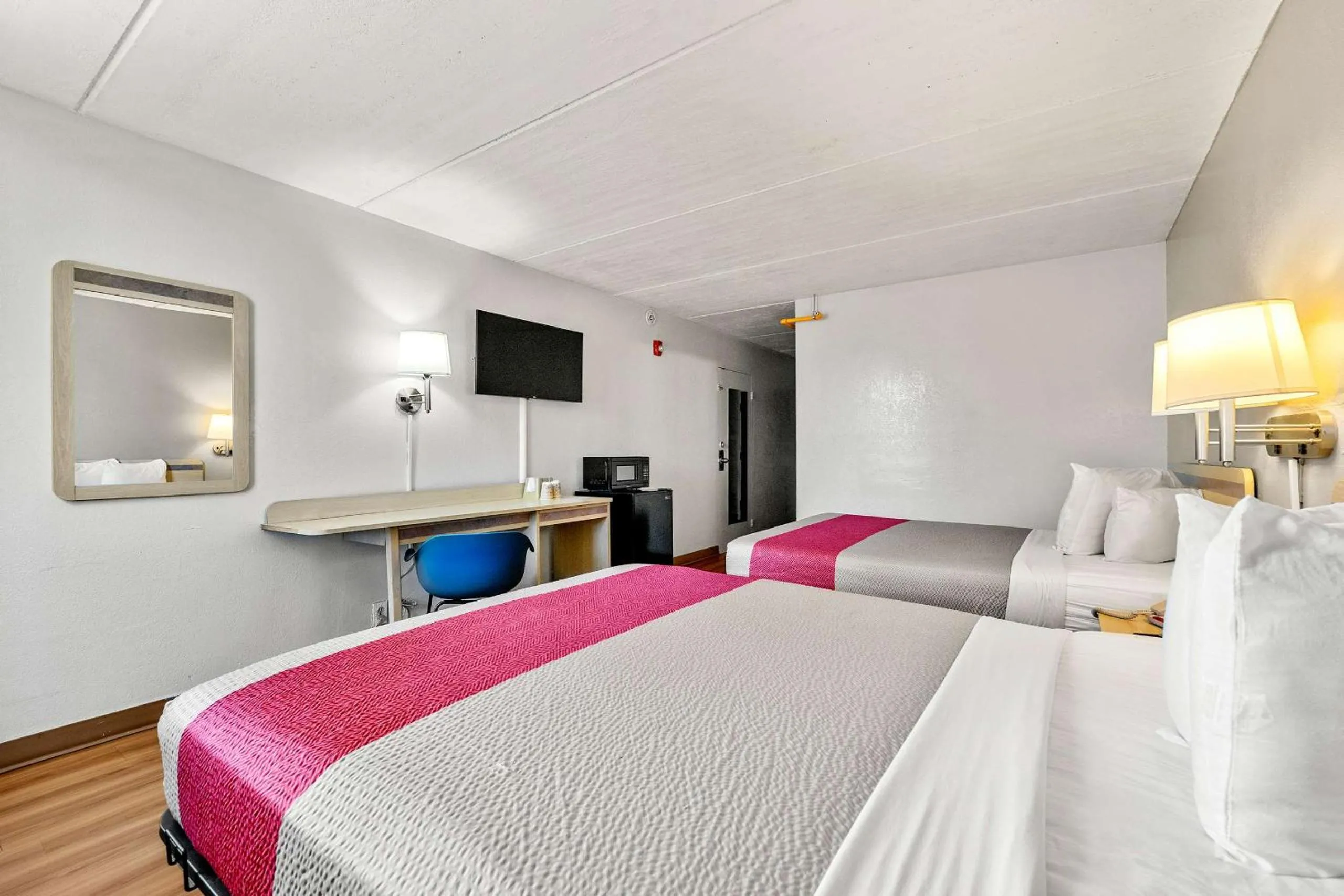 Bedroom, Bed in Motel 6-Decatur, GA