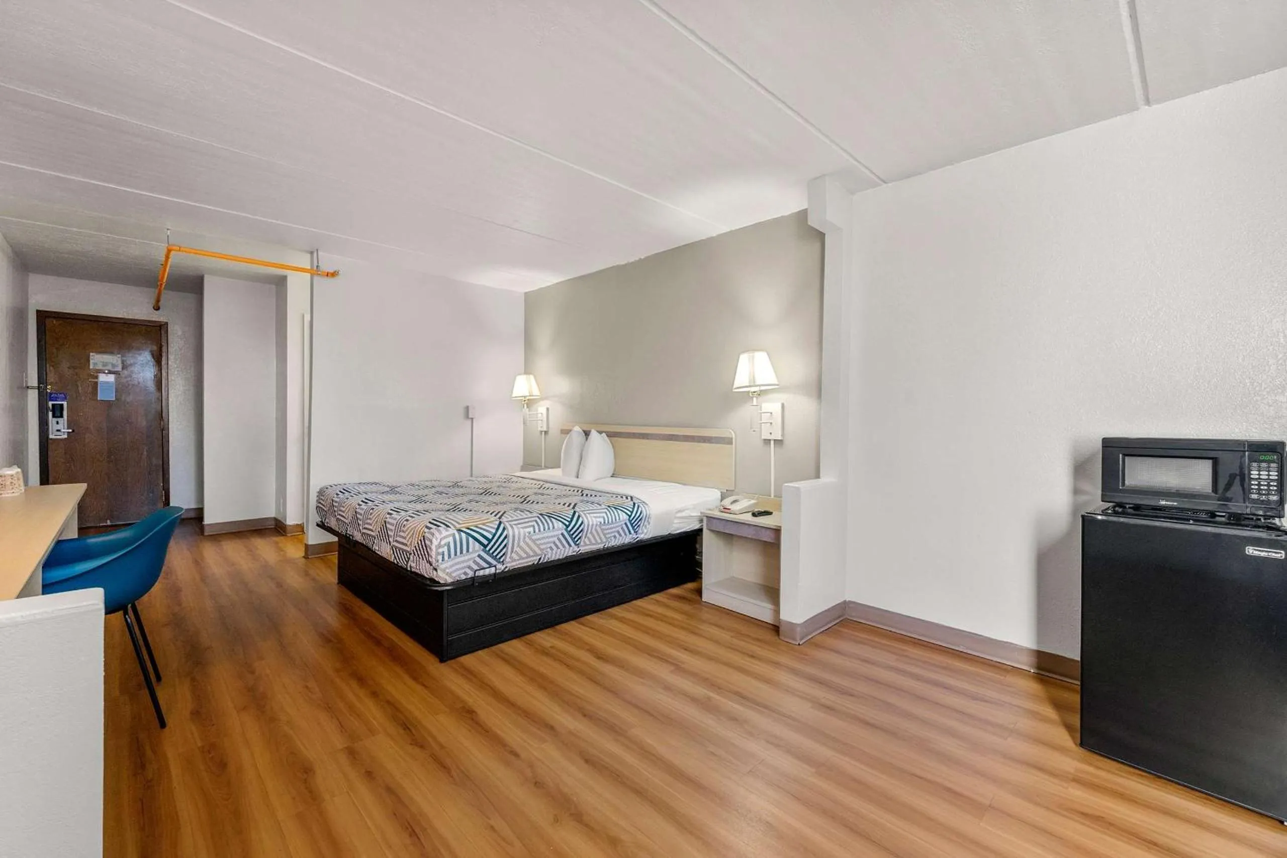 Bedroom, Bed in Motel 6-Decatur, GA