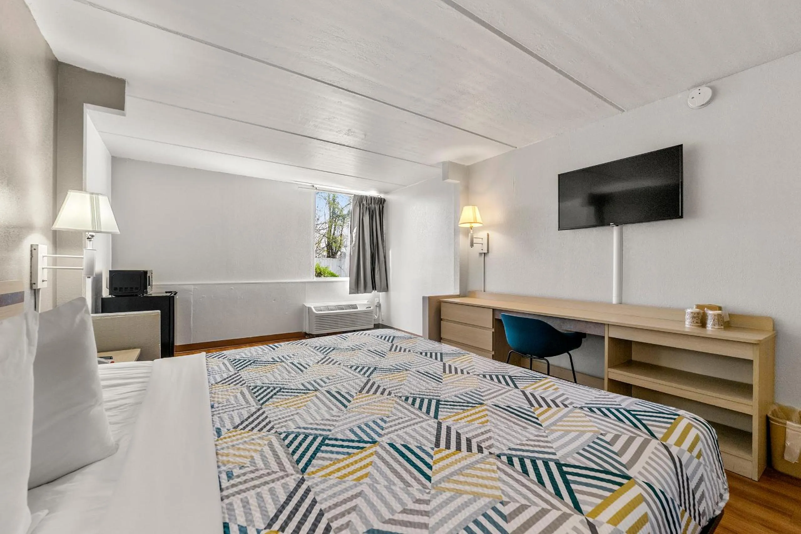 Bed in Motel 6-Decatur, GA