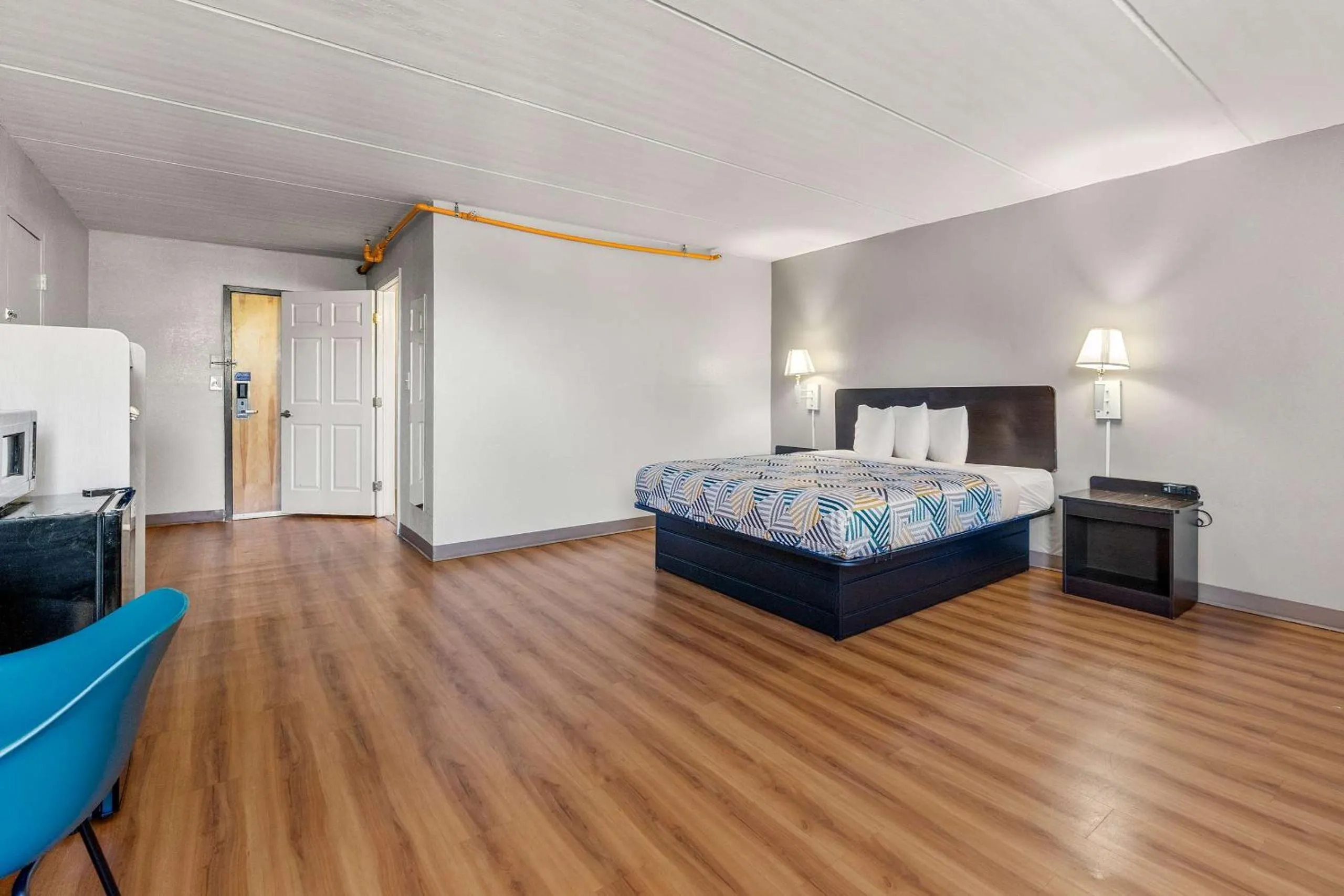 Bedroom, Bed in Motel 6-Decatur, GA