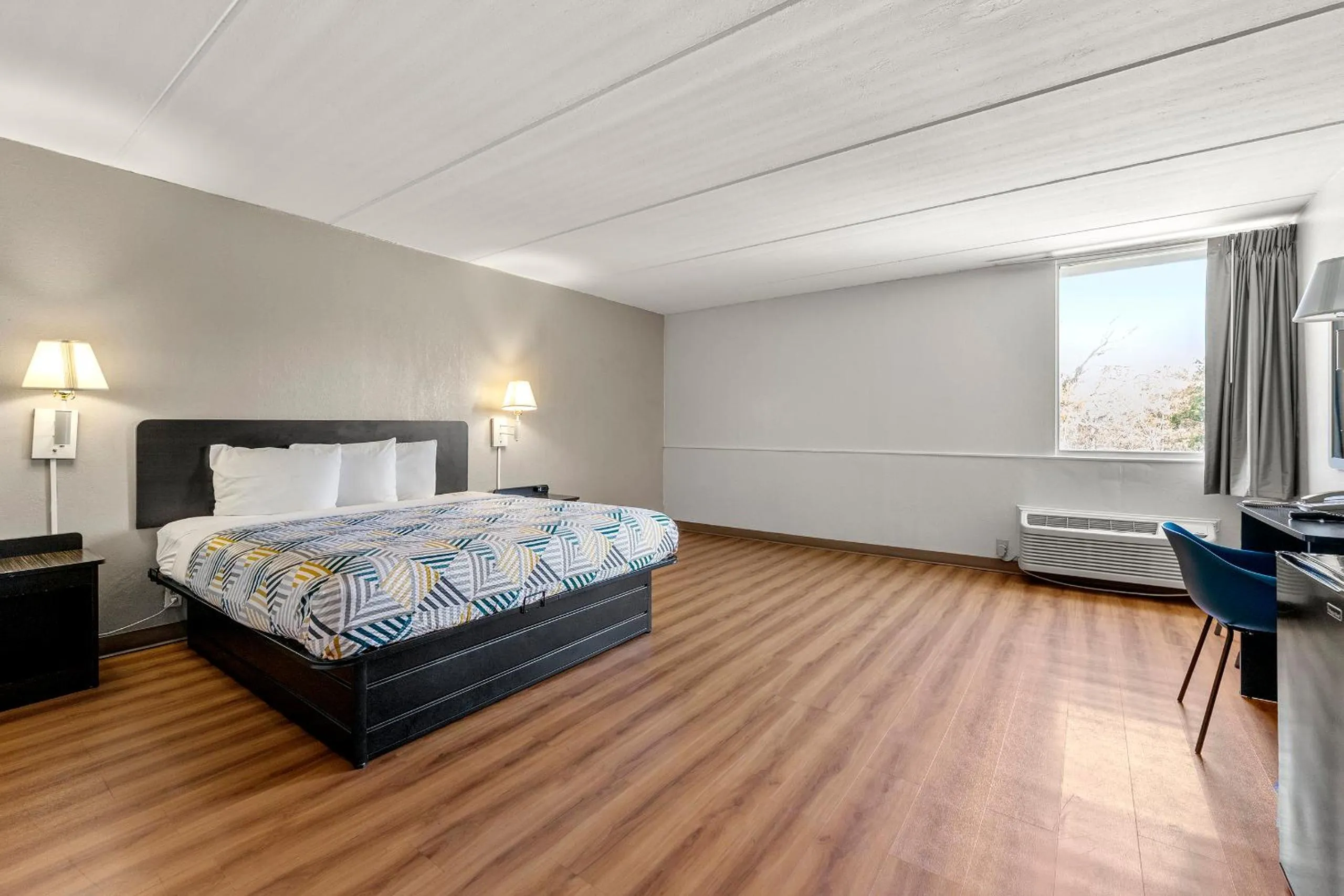 Bed in Motel 6-Decatur, GA