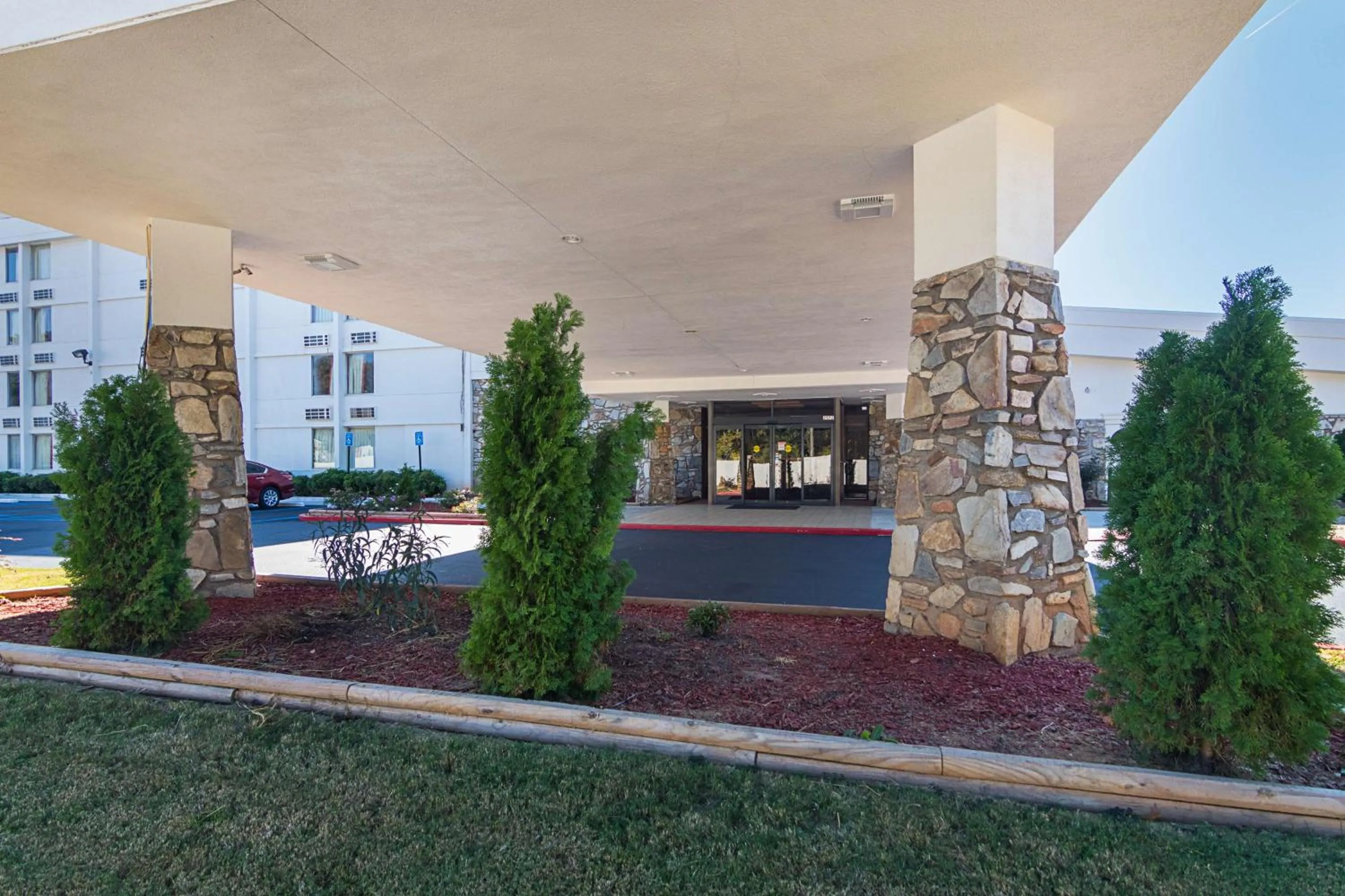 Property building in Motel 6-Decatur, GA