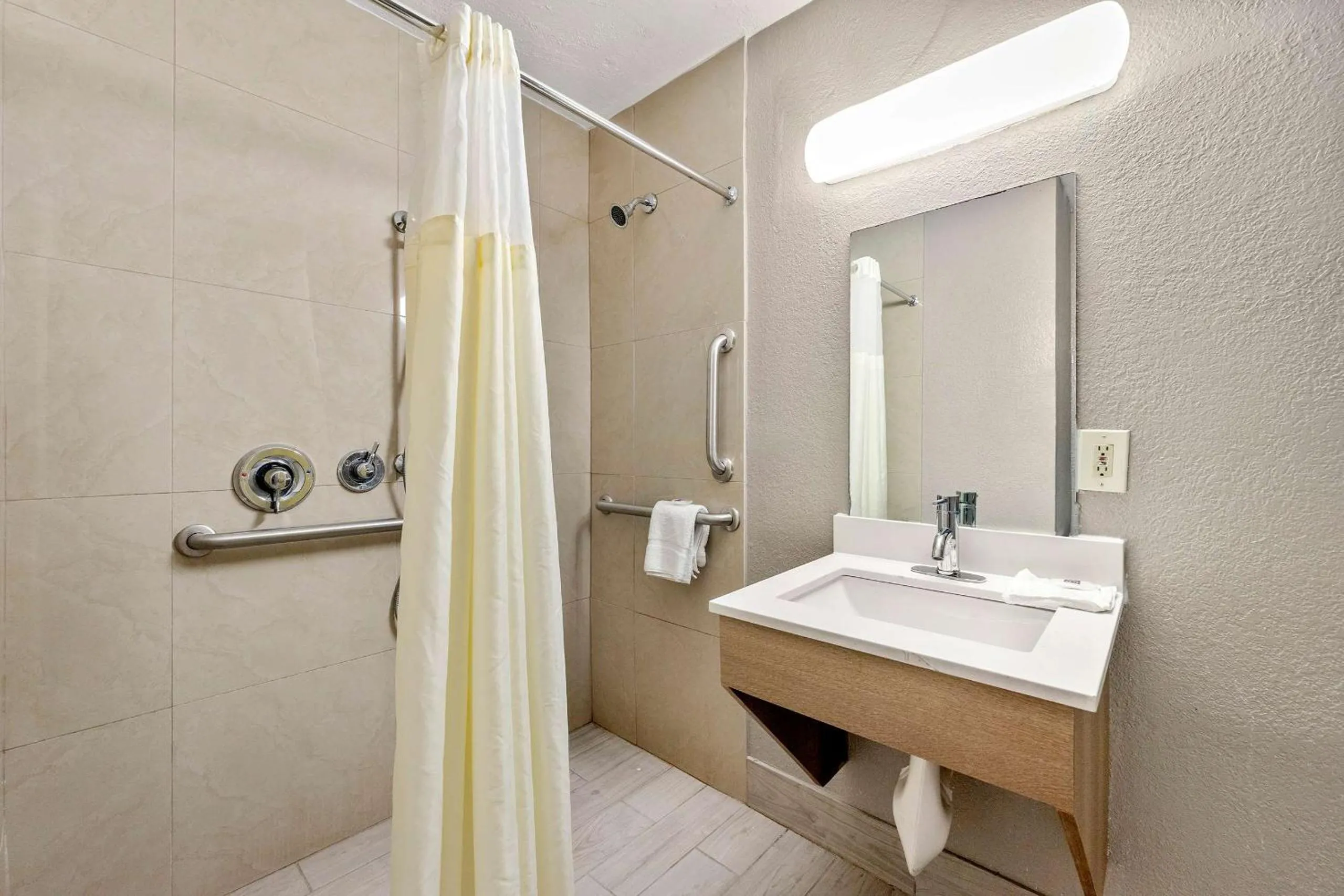 Bathroom in Motel 6-Decatur, GA