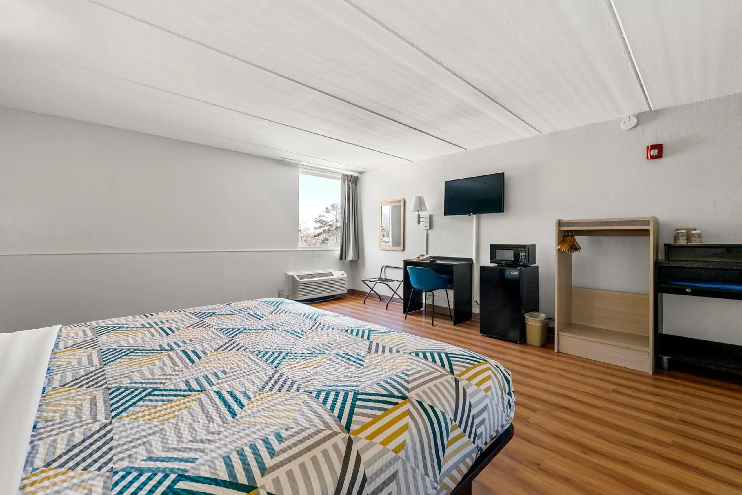 Bed in Motel 6-Decatur, GA