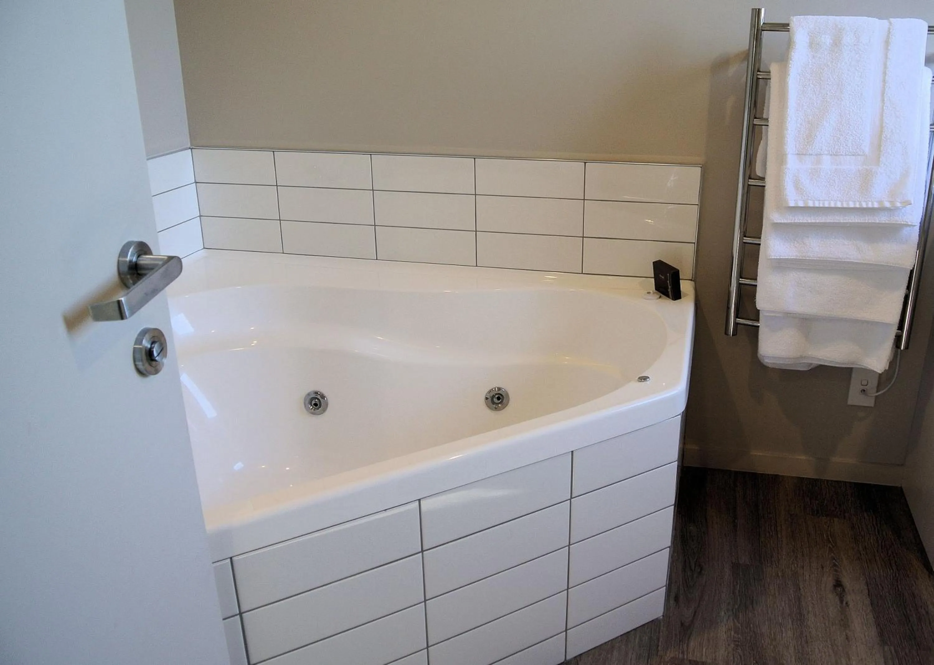 Bathroom in Oxford Village Motels