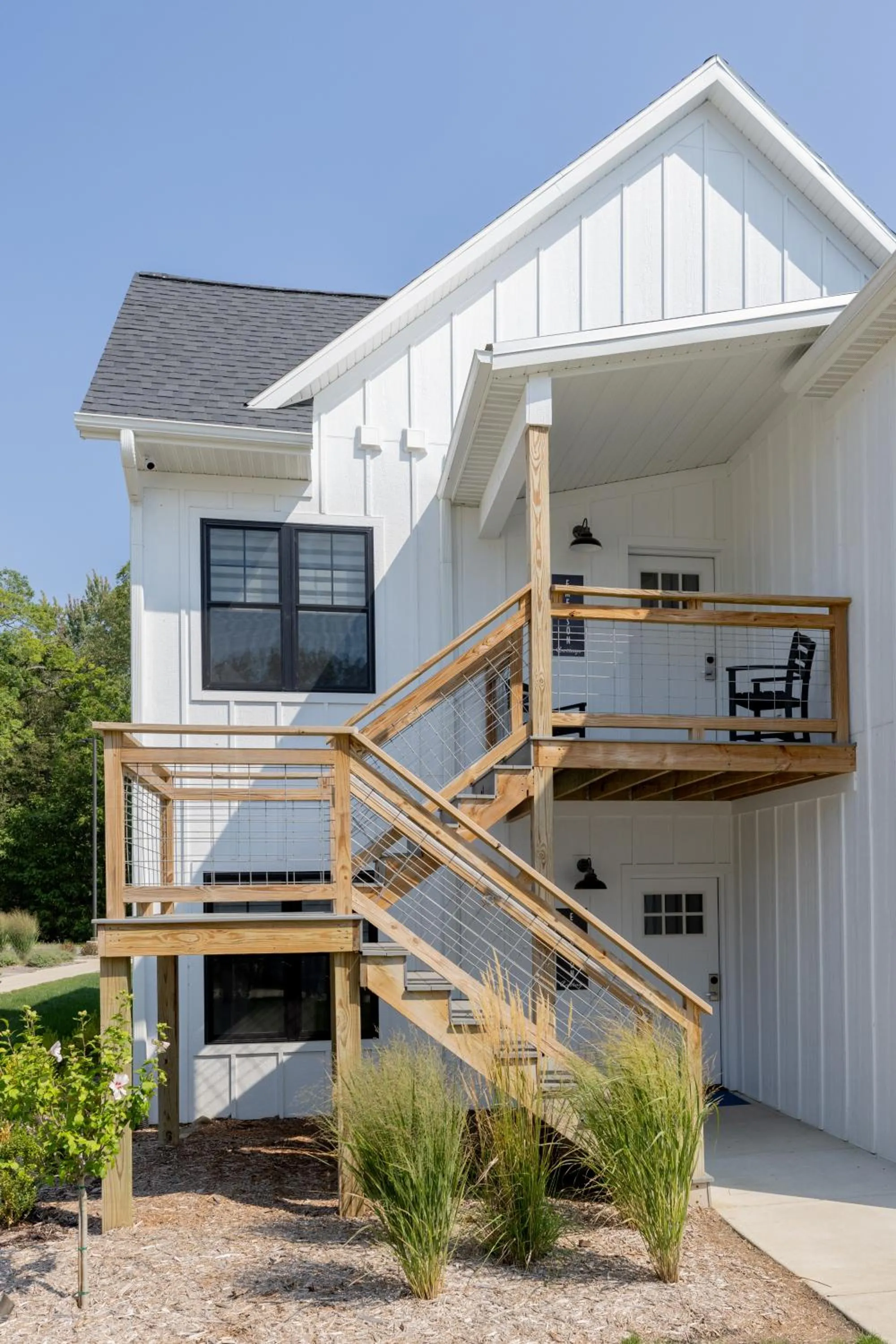 Property building in Bay Pointe Inn