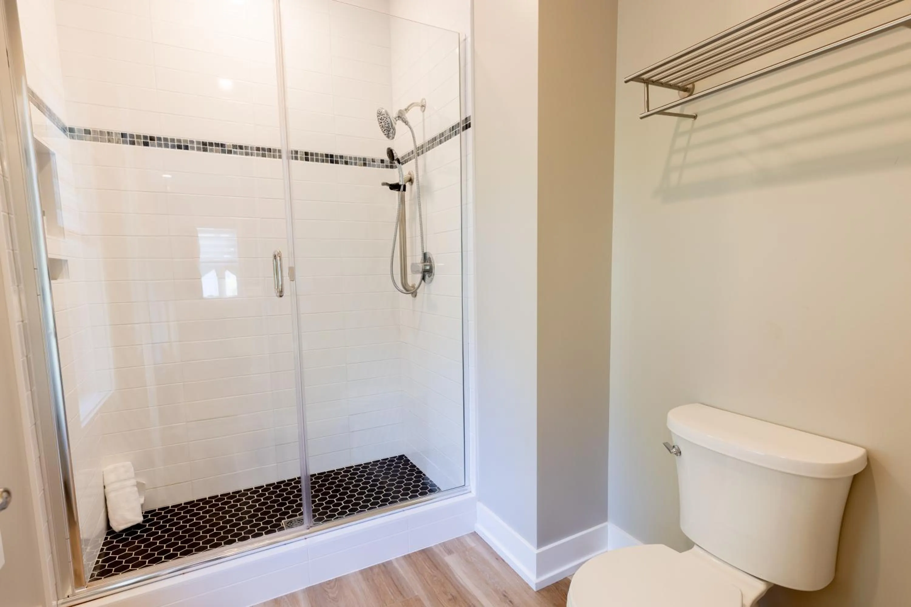 Shower in Bay Pointe Inn