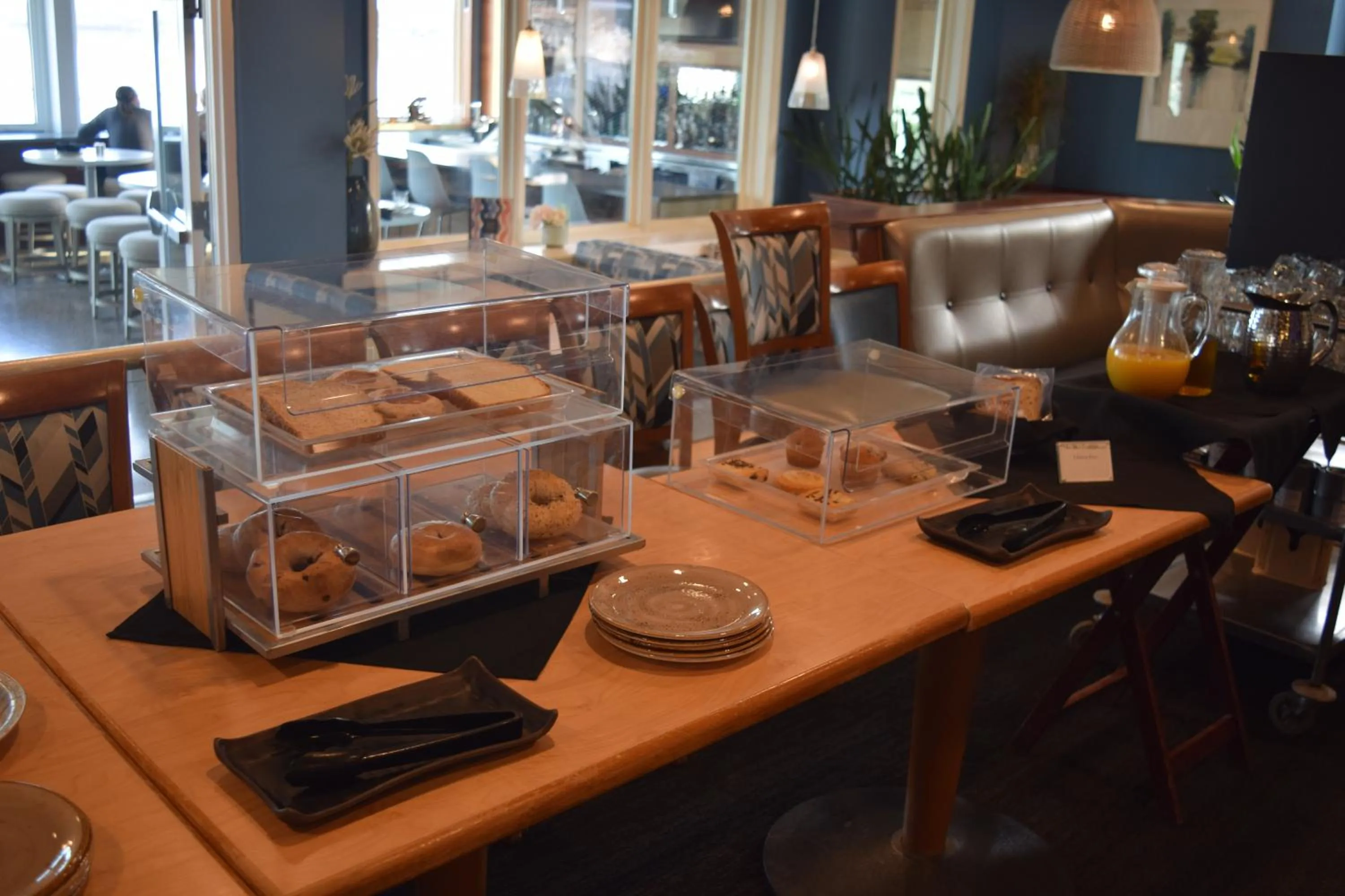 Breakfast in Bay Pointe Inn