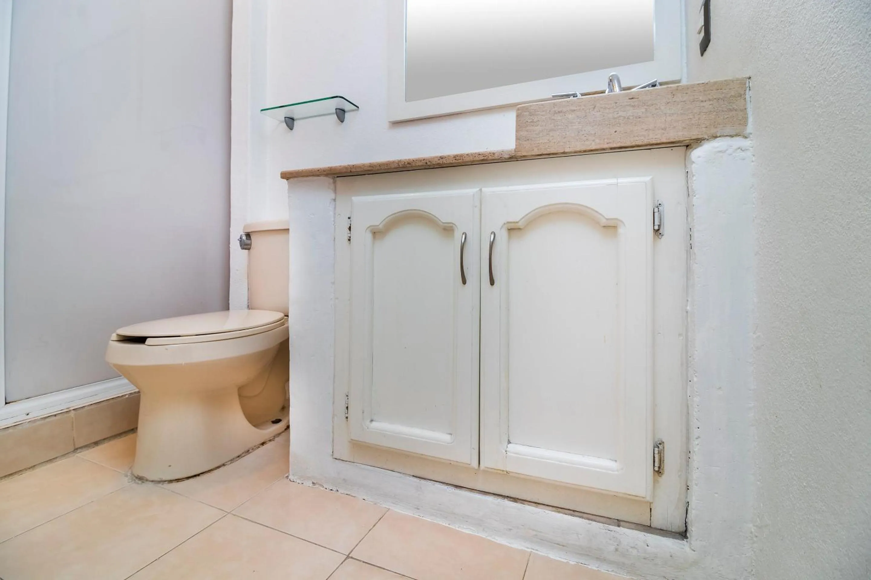 Bathroom in Collection O Hotel Mango,Six Flags Hurricane Harbor Oaxtepec