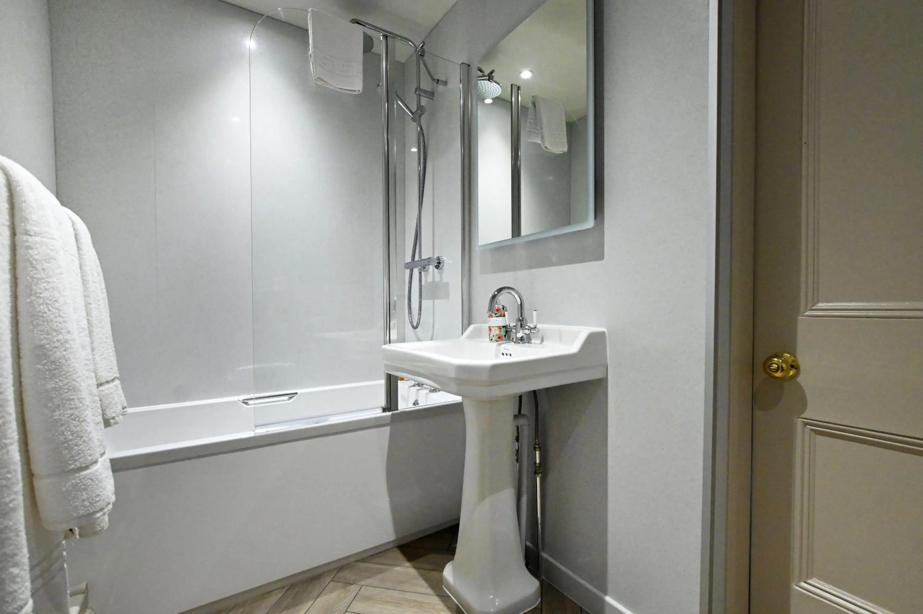 Bathroom in Stanton Manor Hotel