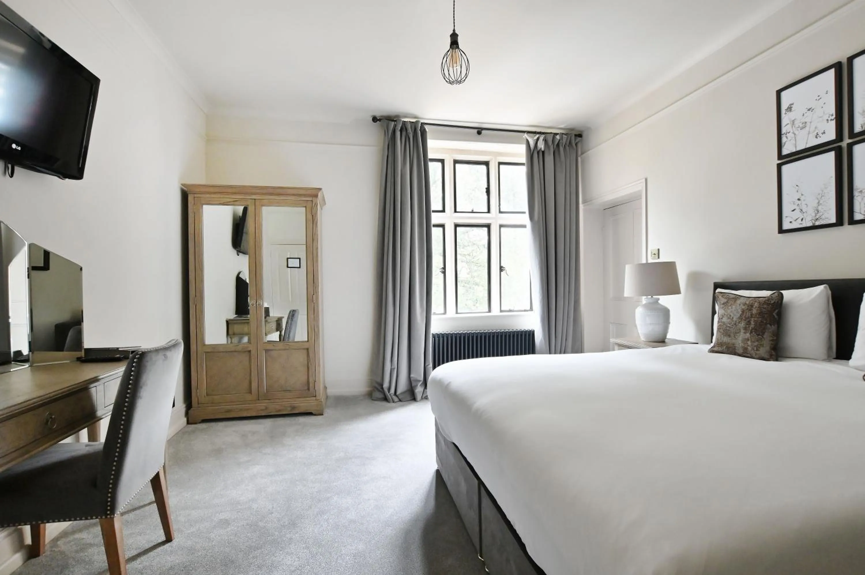 Bedroom, Bed in Stanton Manor Hotel