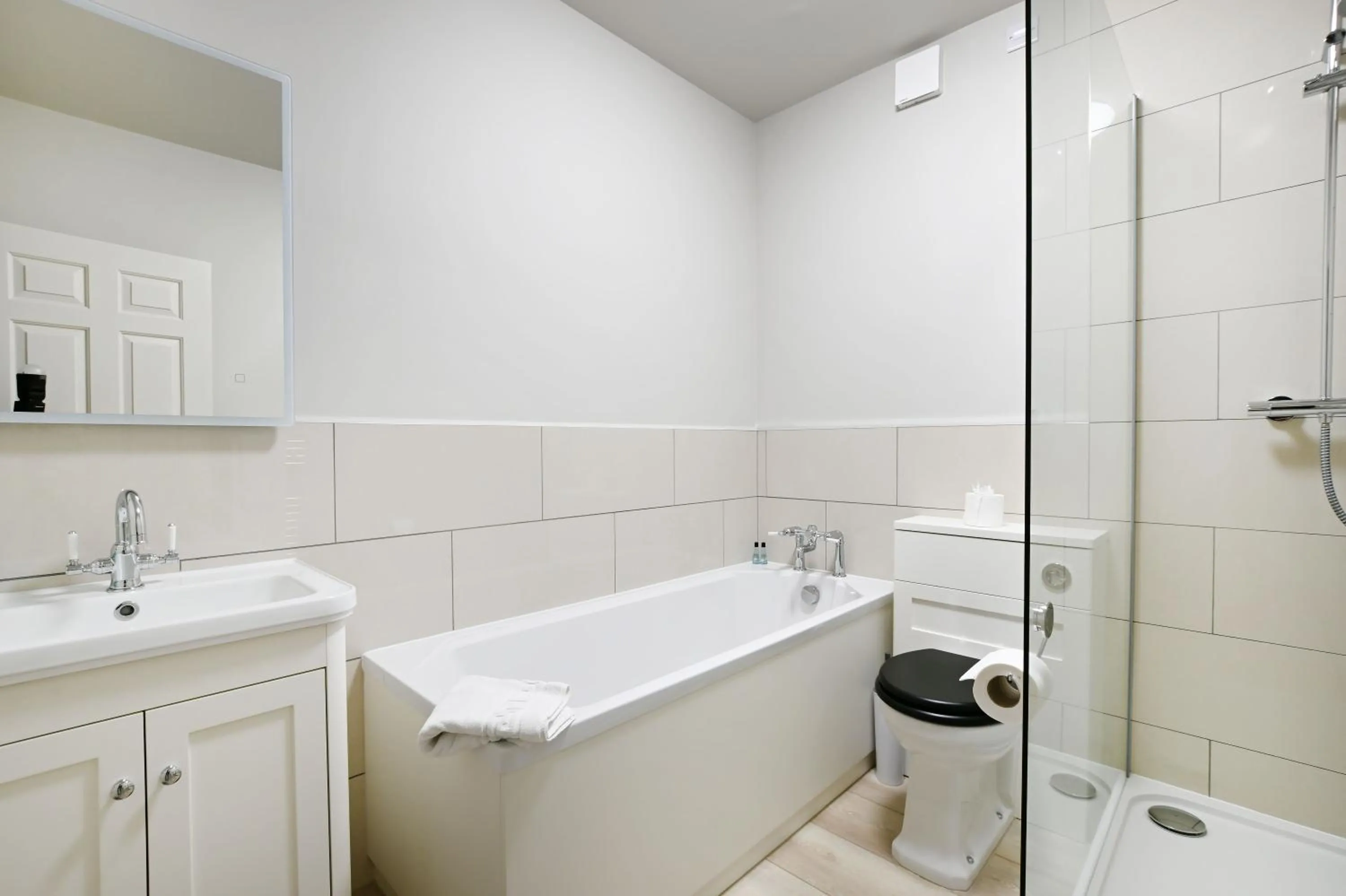 Shower in Stanton Manor Hotel