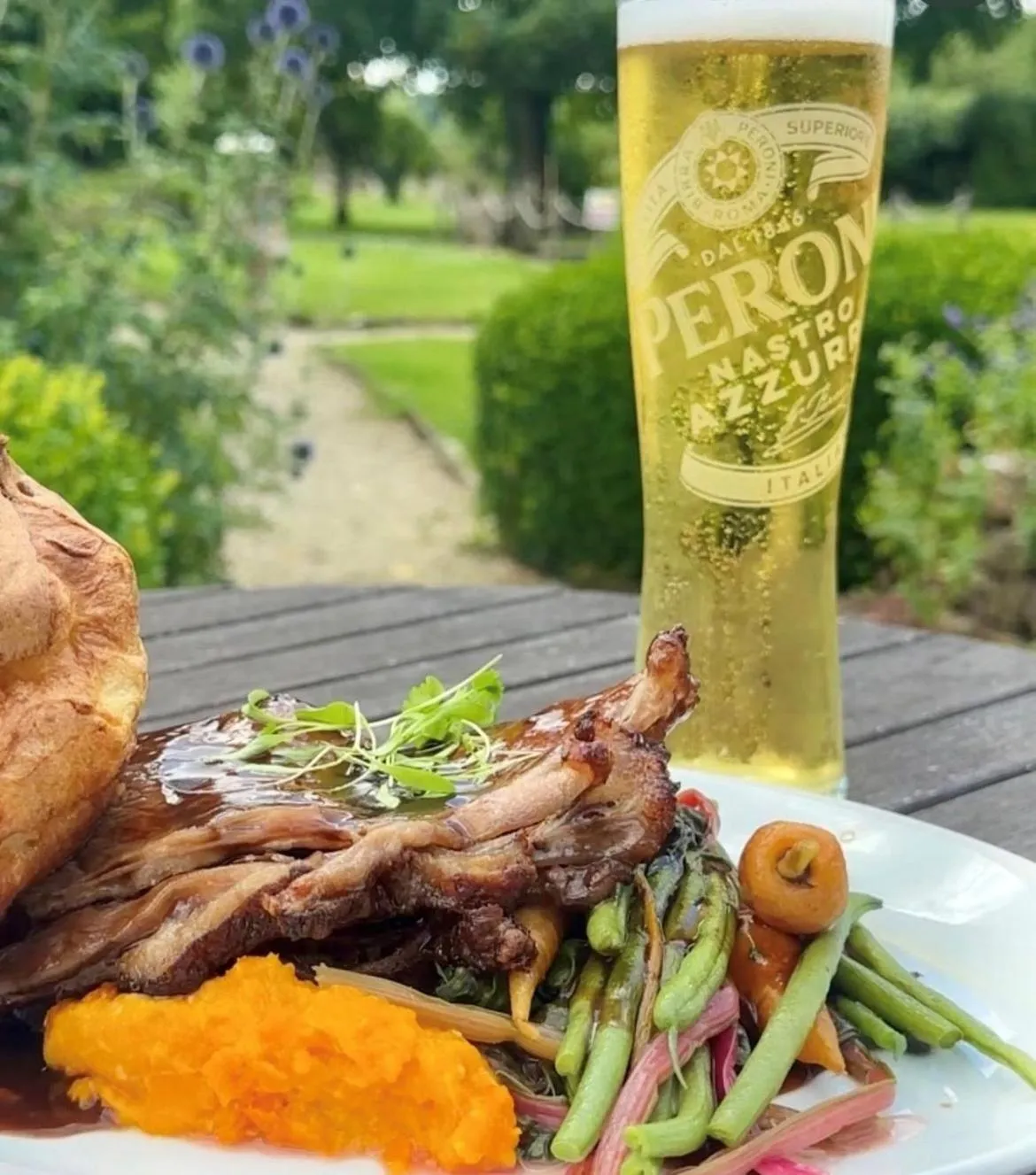 Food and drinks in Stanton Manor Hotel