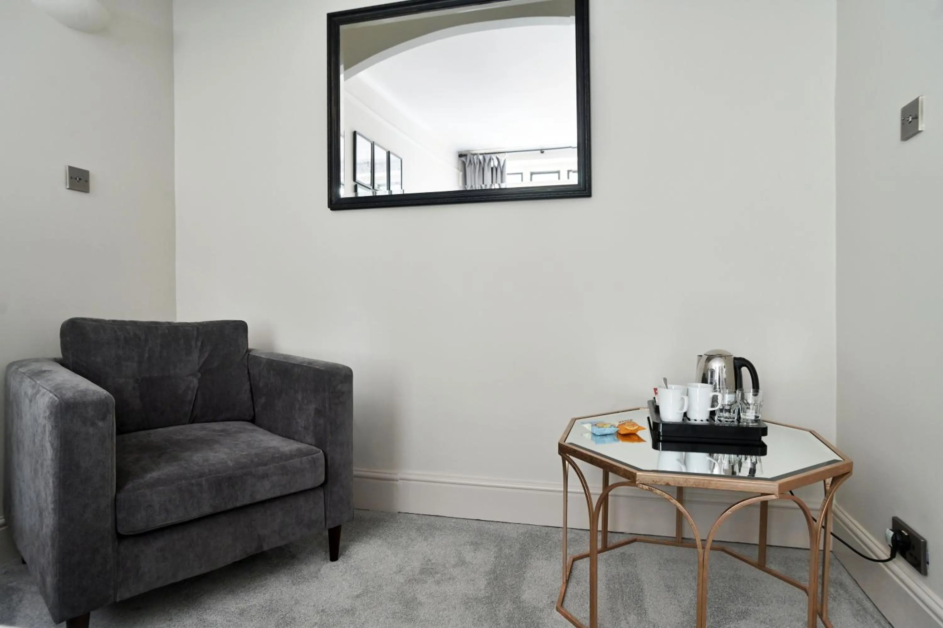 Coffee/tea facilities in Stanton Manor Hotel