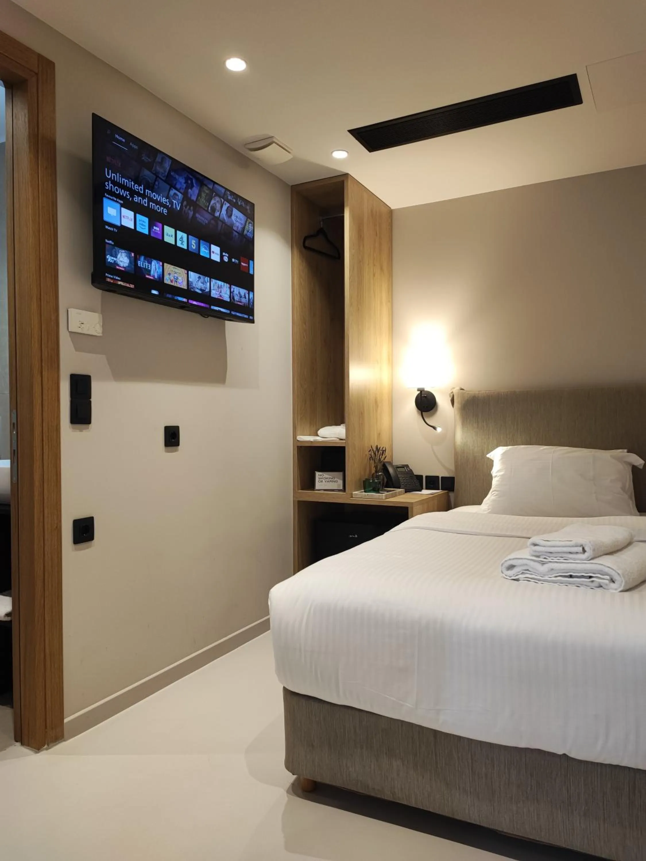 Bed in Regal Hotel Mitropoleos