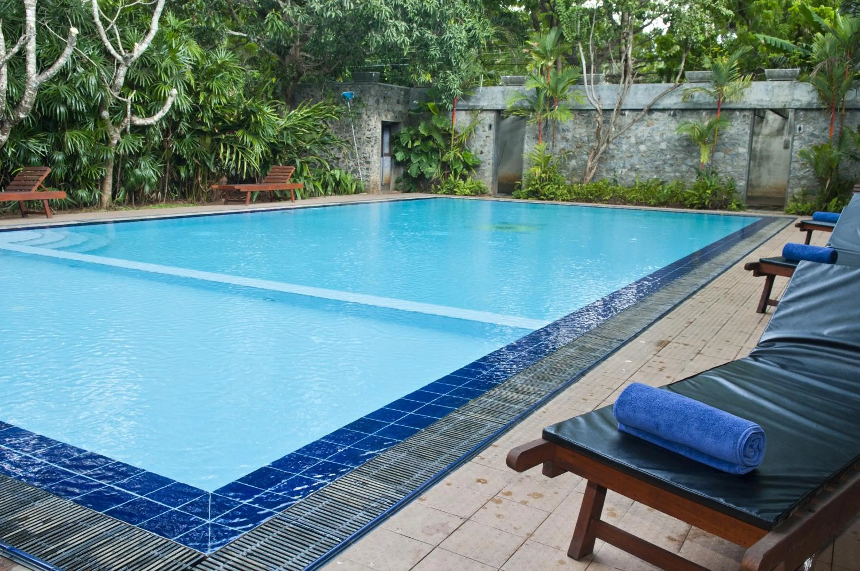 Swimming pool in Hotel Sunflower