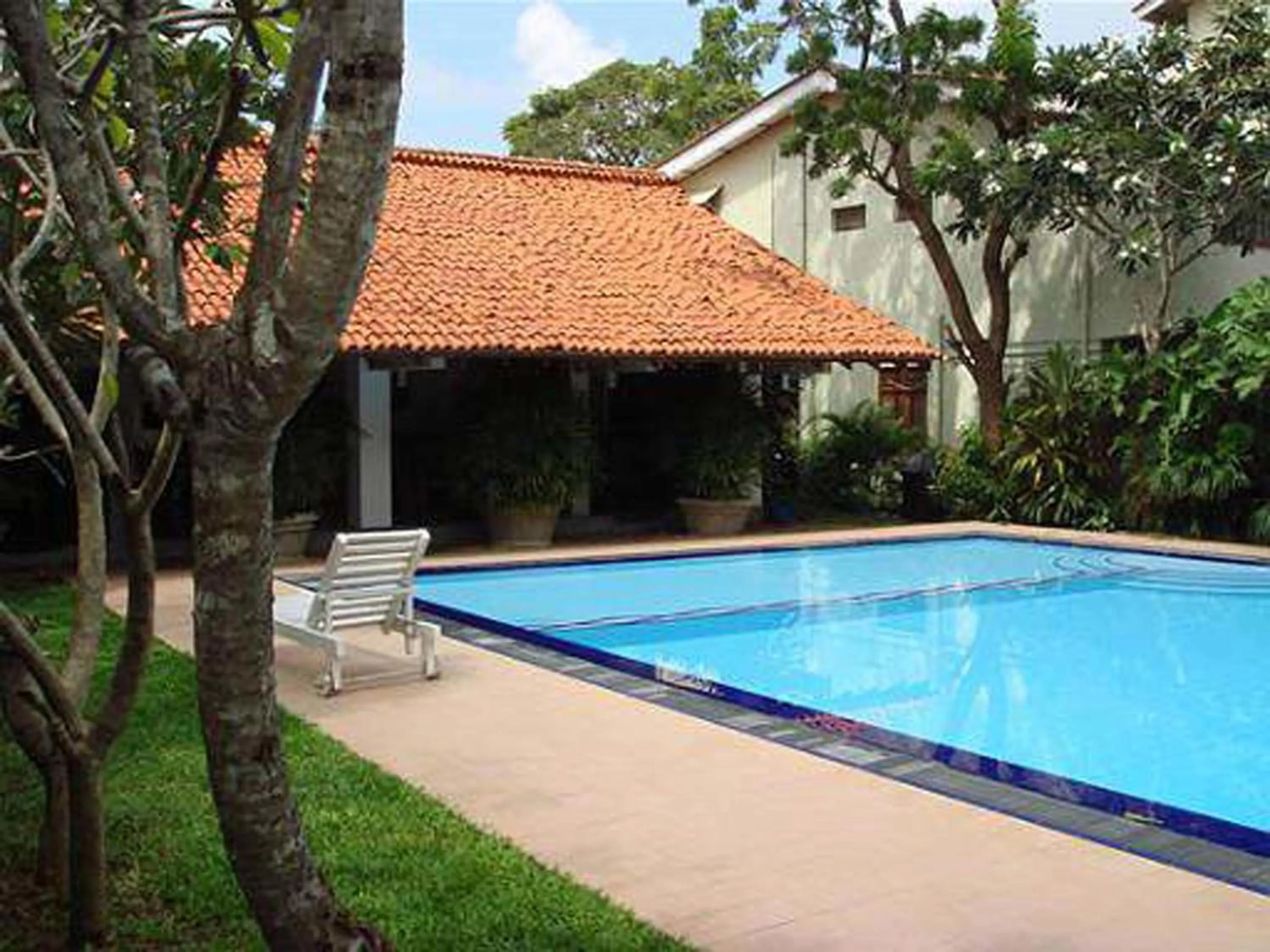 Swimming pool in Hotel Sunflower