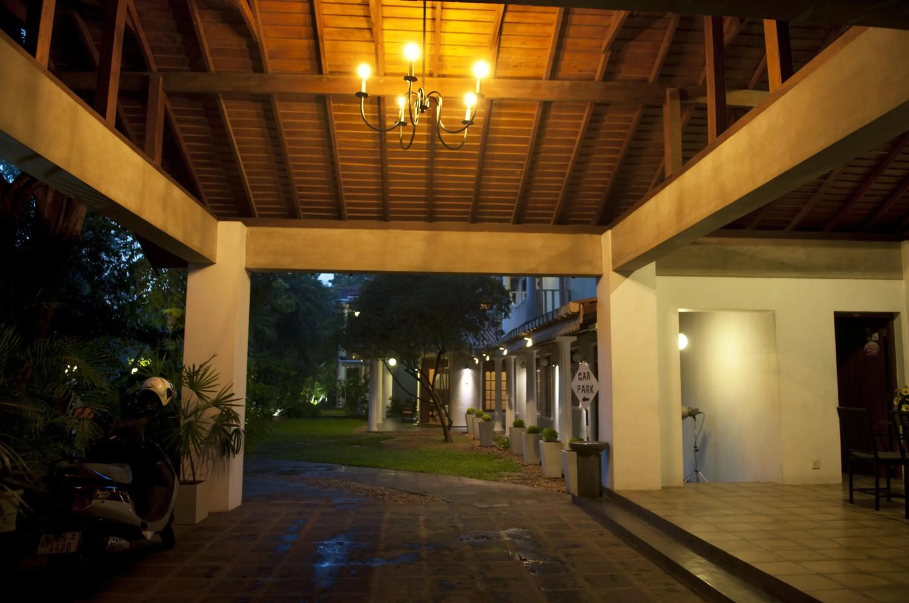 Night in Hotel Sunflower