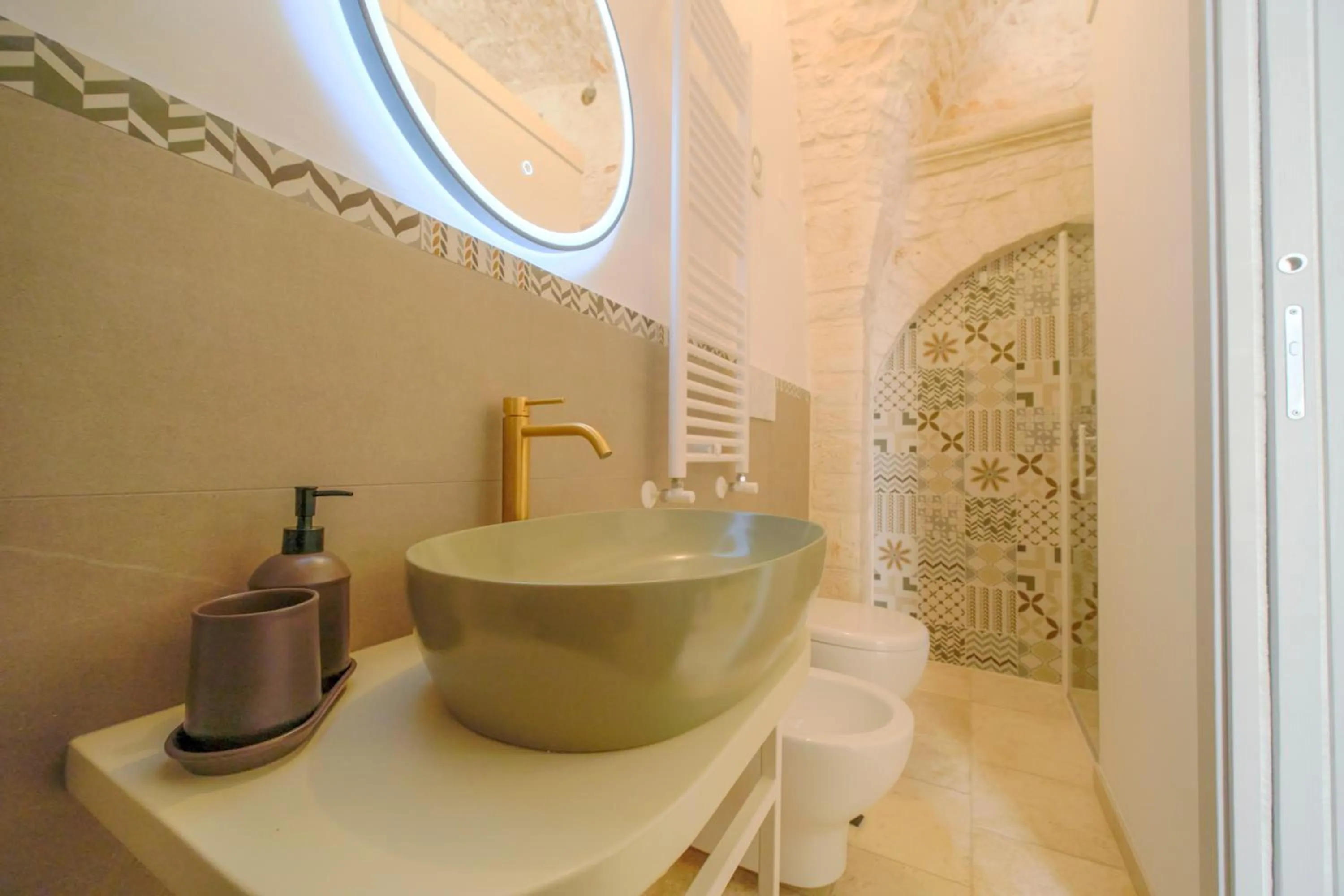 Shower in Palazzo Gentile