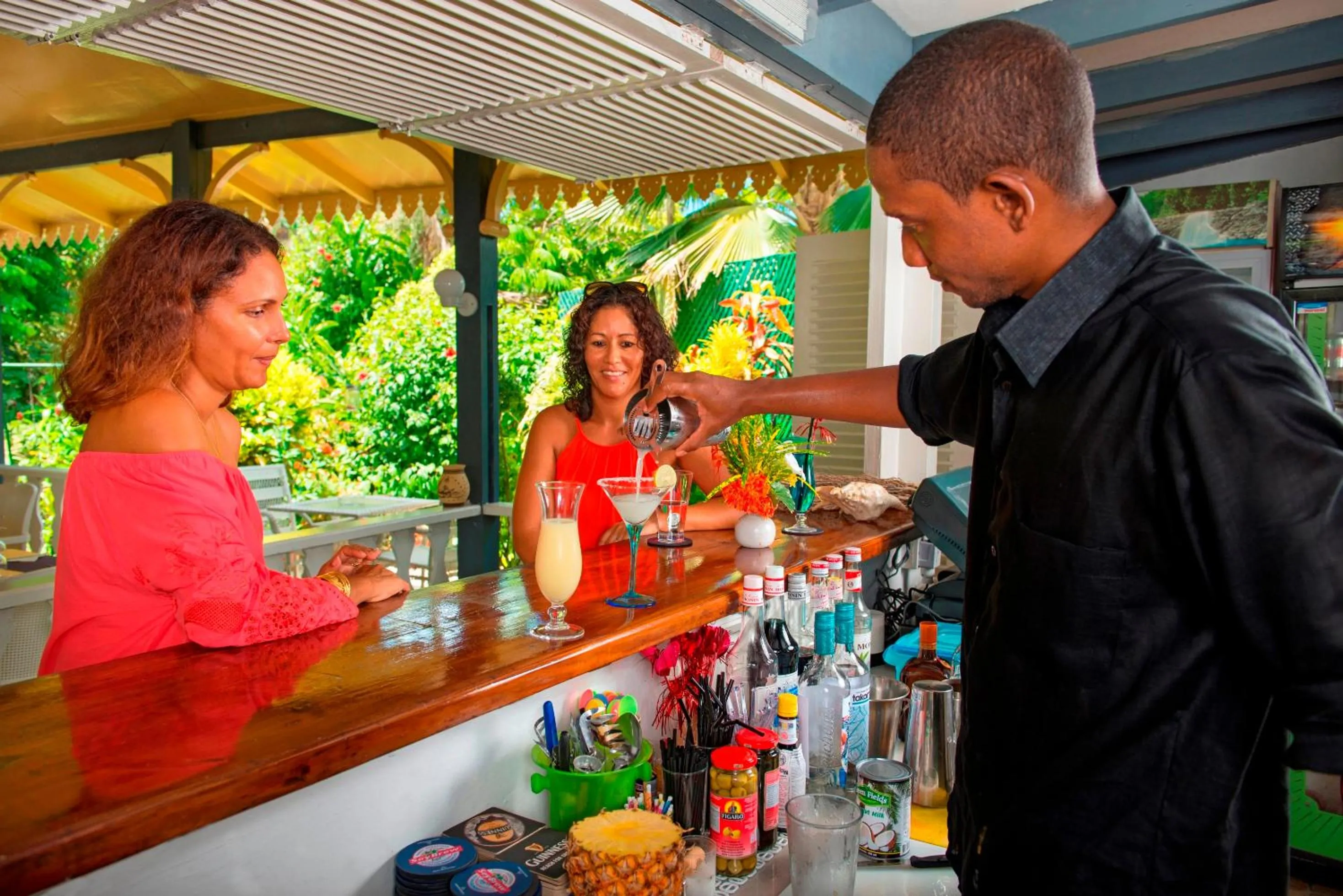 Lounge or bar in Auberge d'Anse Boileau & Restaurant Chez Plume