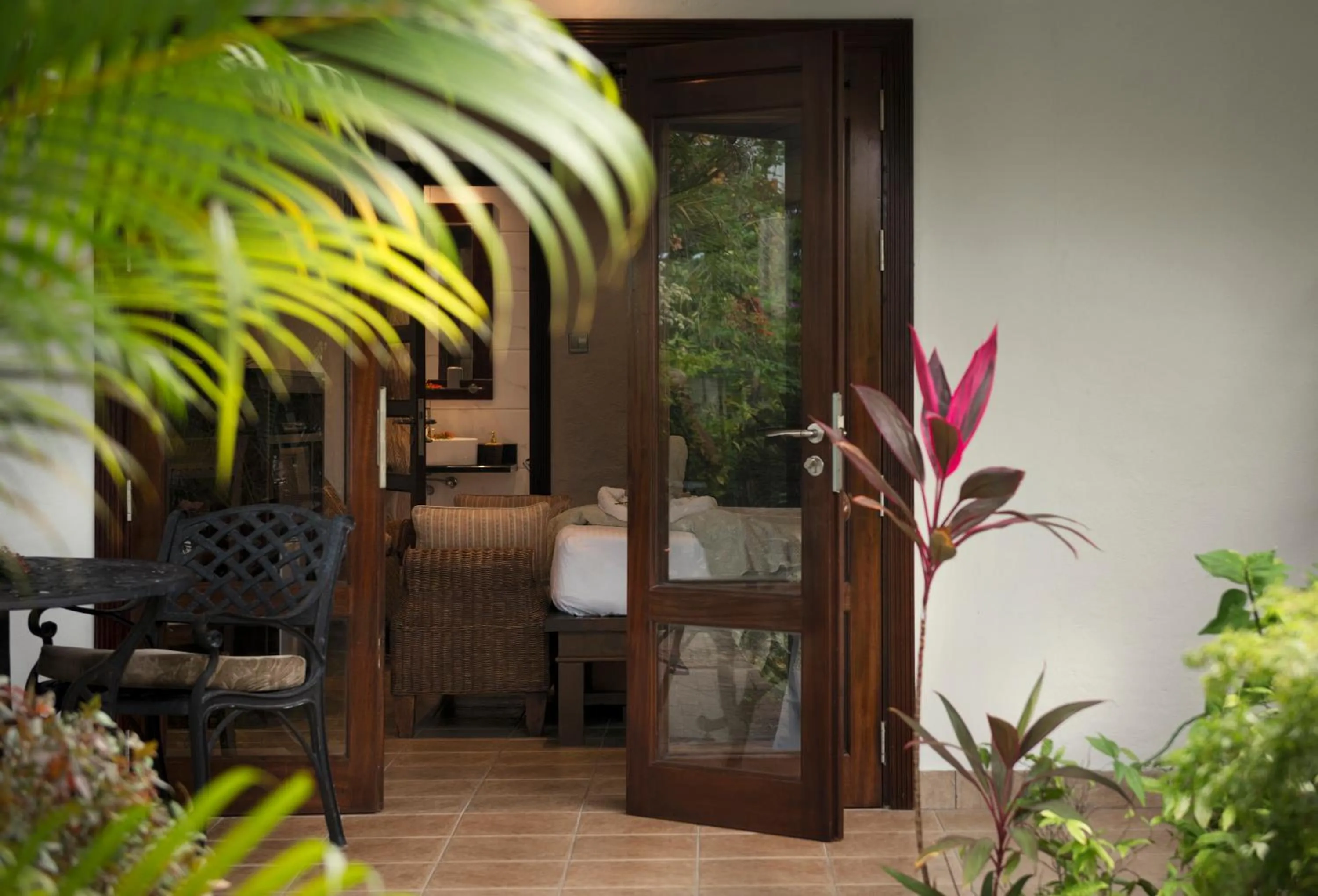 Facade/entrance in Auberge d'Anse Boileau & Restaurant Chez Plume