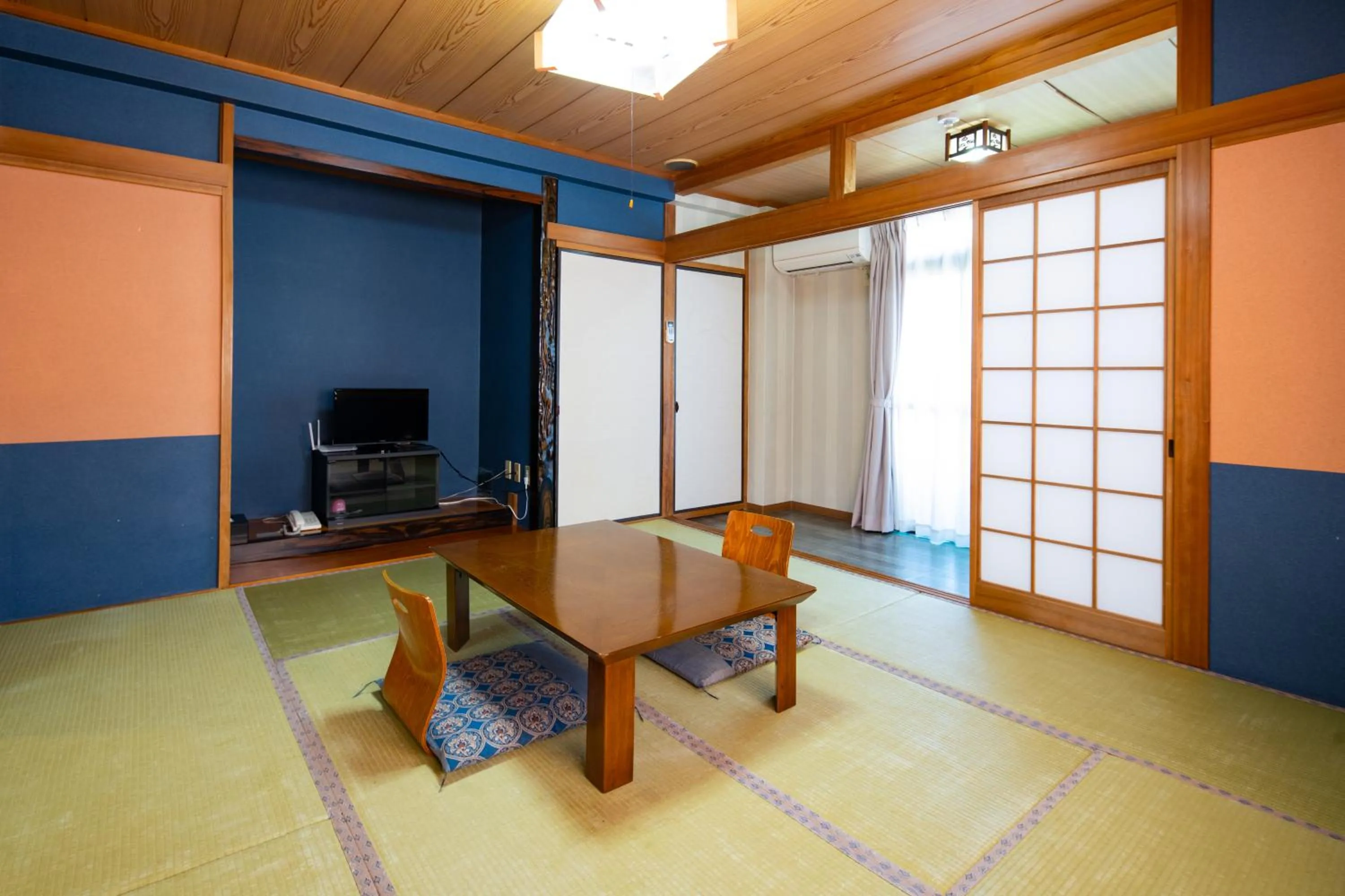 Photo of the whole room in Hozanso Beppu