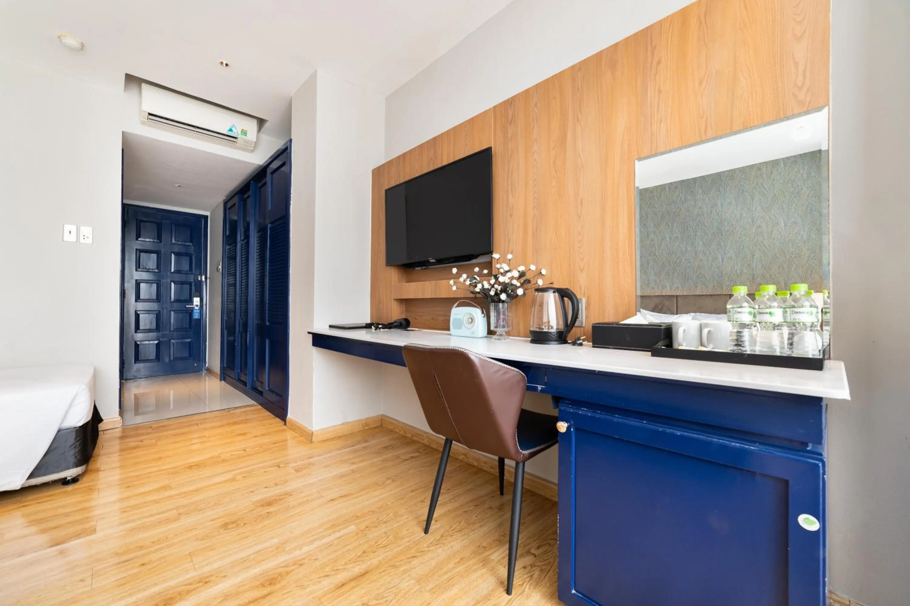 TV and multimedia in Nicecy NganHa Hotel