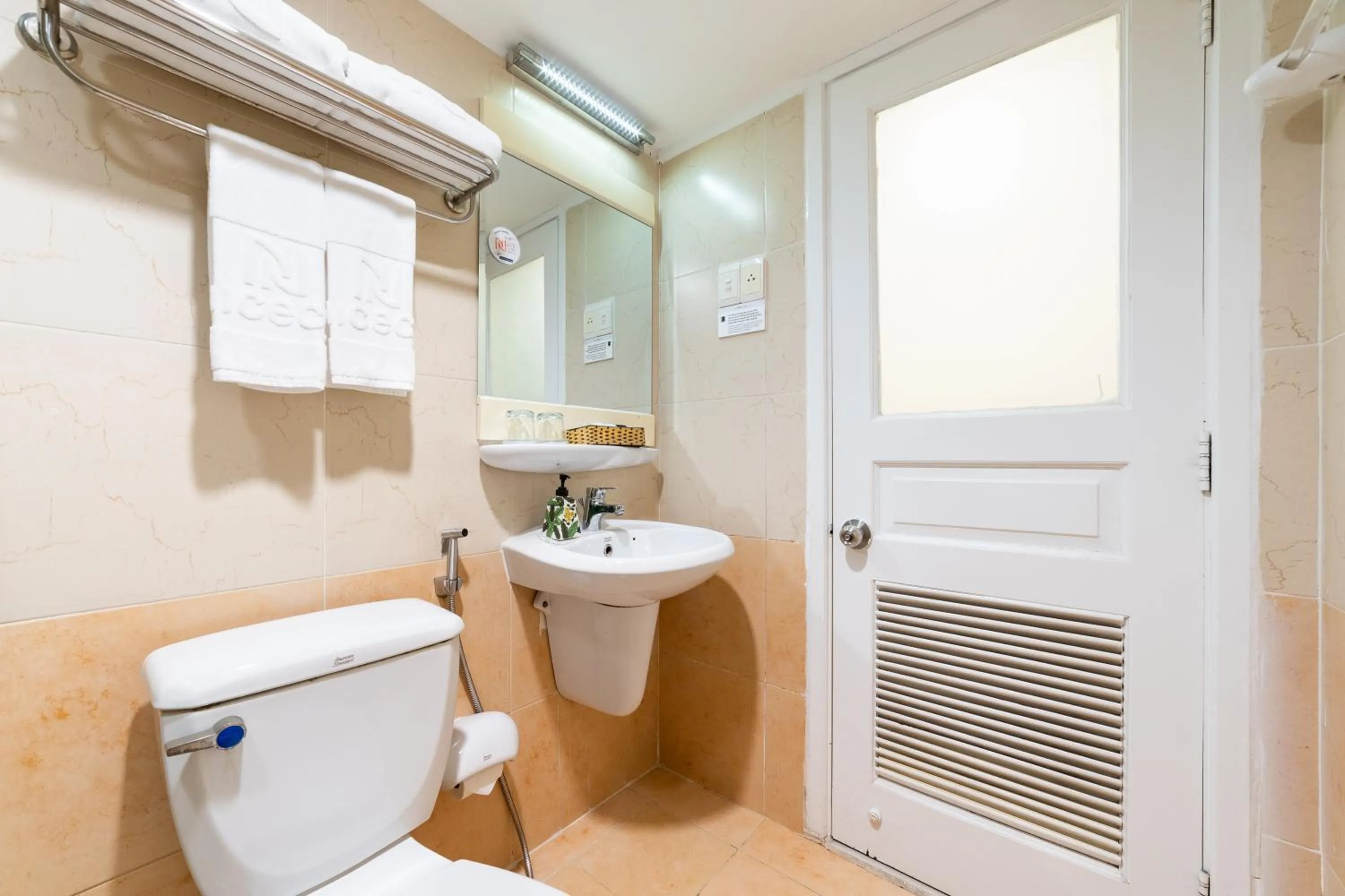 Toilet in Nicecy NganHa Hotel