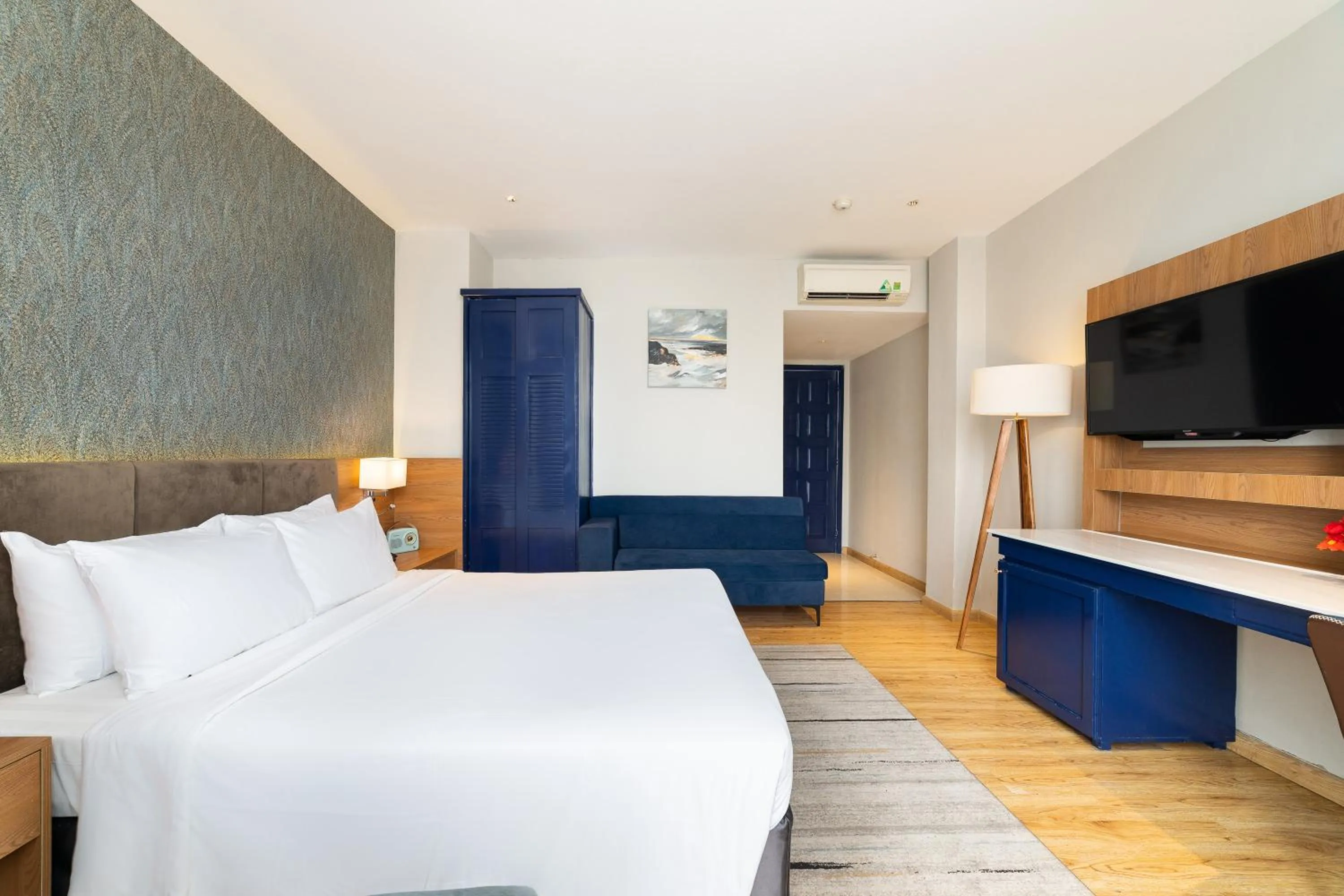 Photo of the whole room, Bed in Nicecy NganHa Hotel