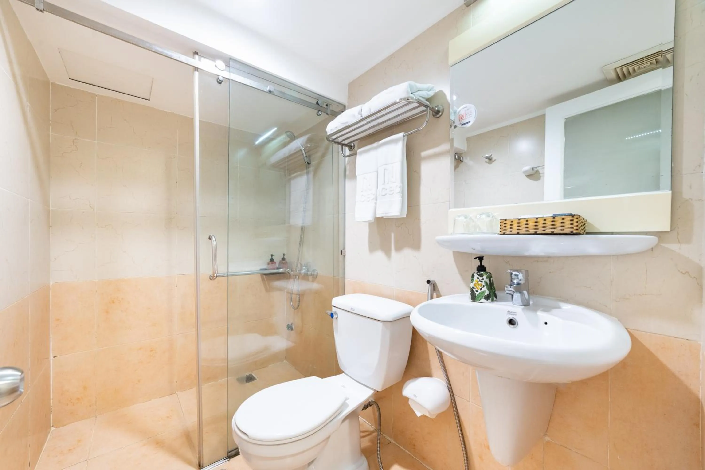 Toilet in Nicecy NganHa Hotel