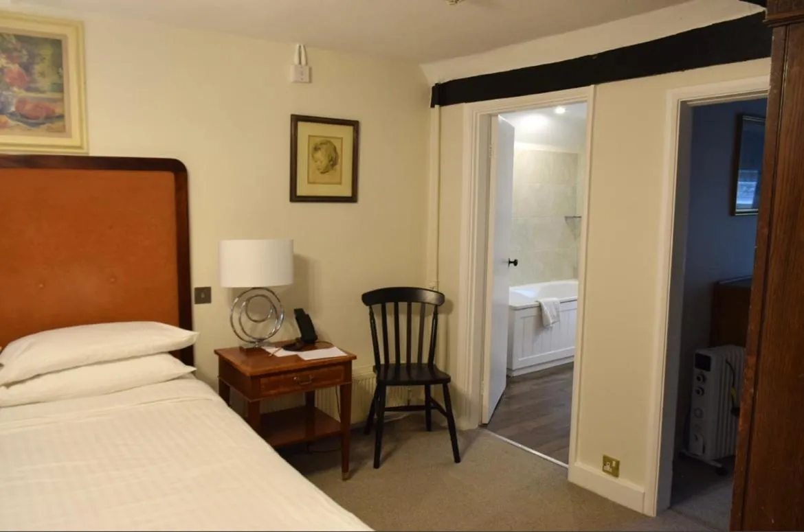 Bathroom, Bed in Noel Arms - "A Bespoke Hotel"