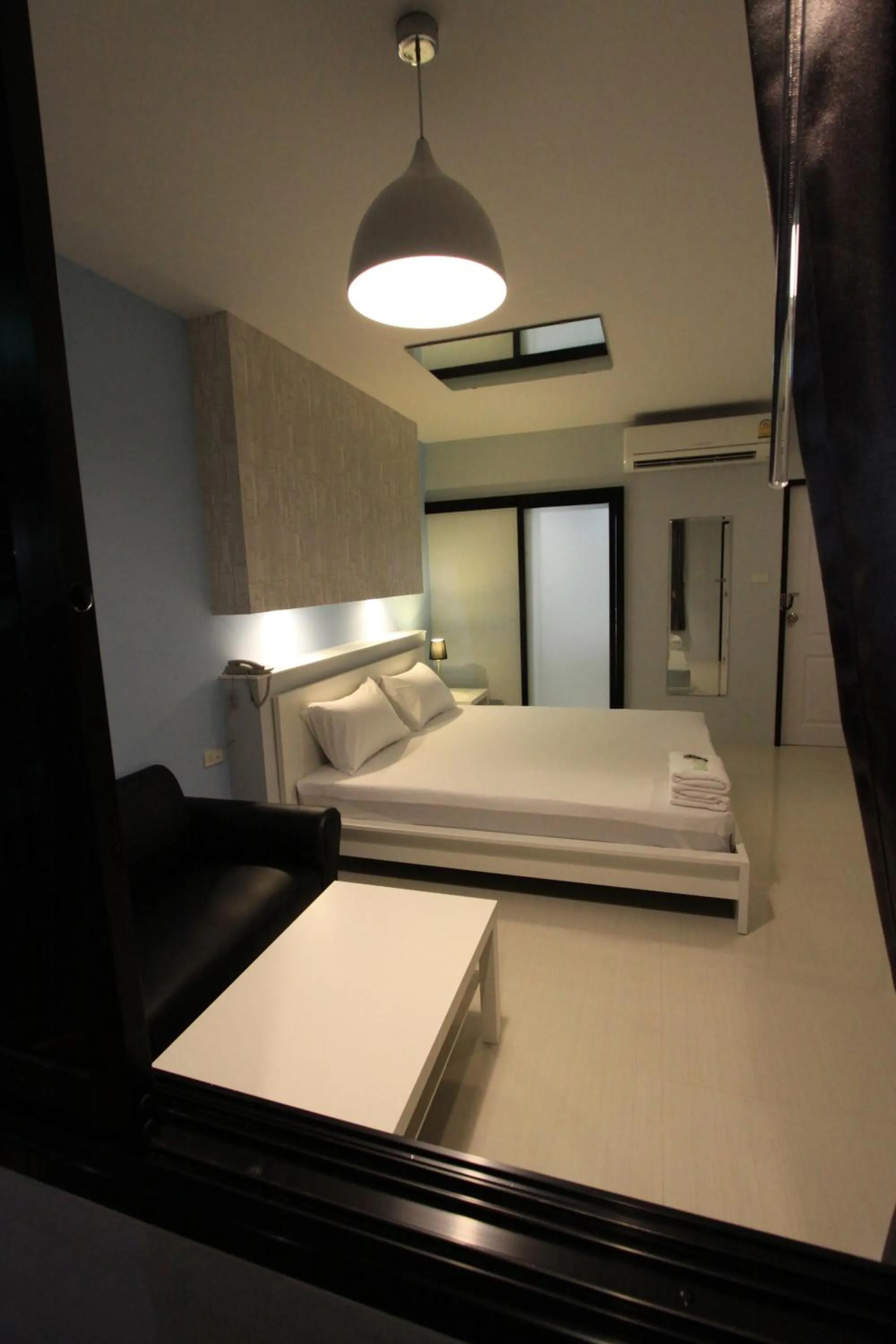 Photo of the whole room, Bed in Eazy Motel B.a.n.g.n.a