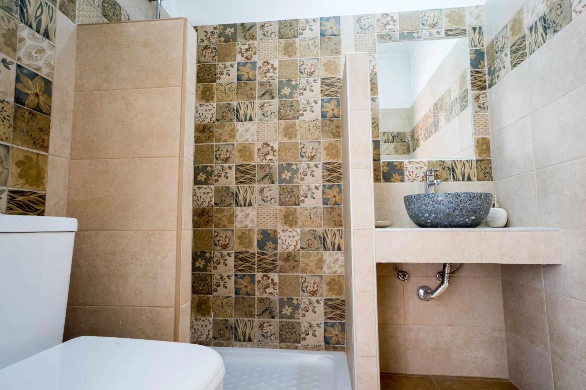 Toilet in Farkia Exclusive Studios