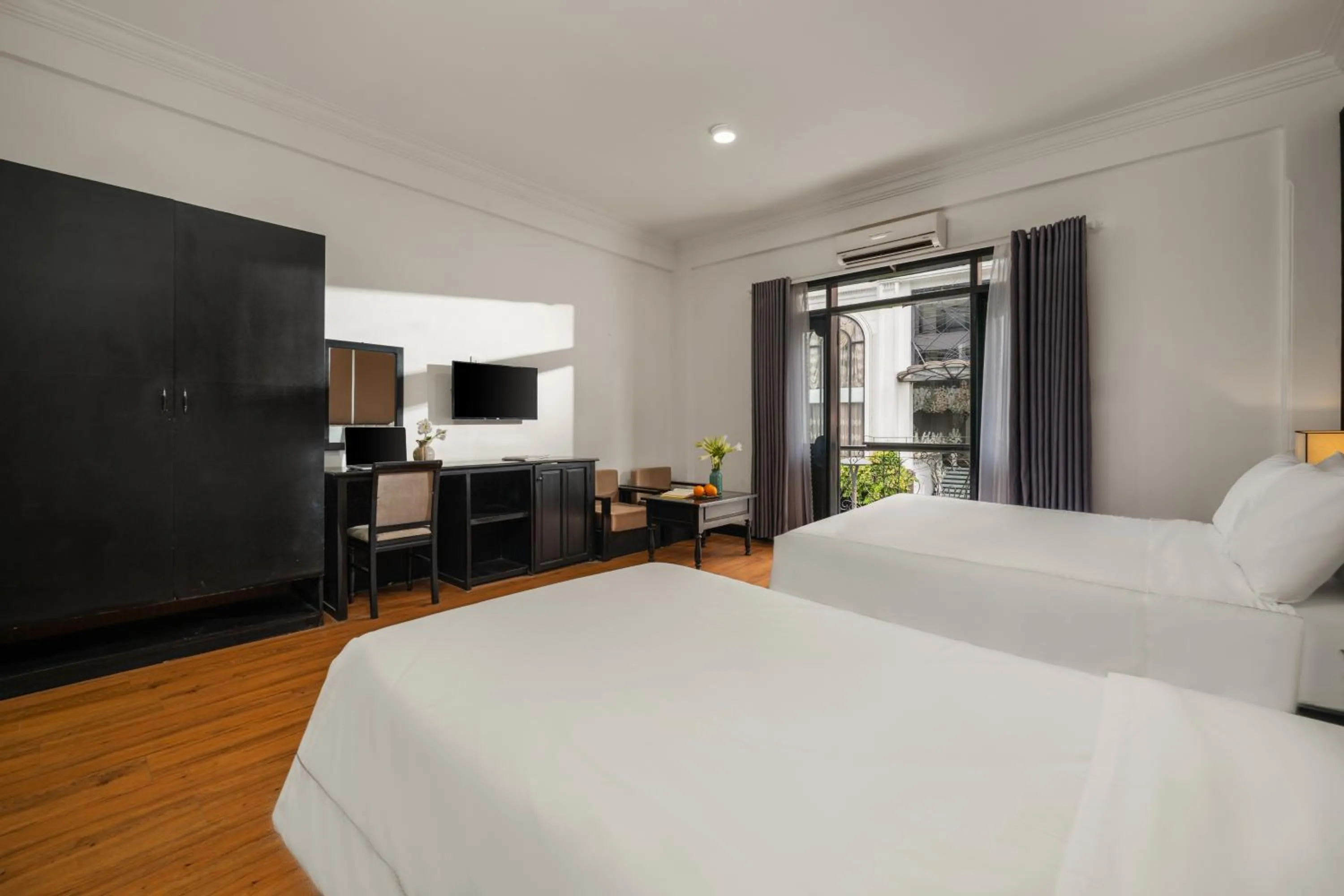 Communal lounge/ TV room, Bed in KLY Boutique Hotel Hue