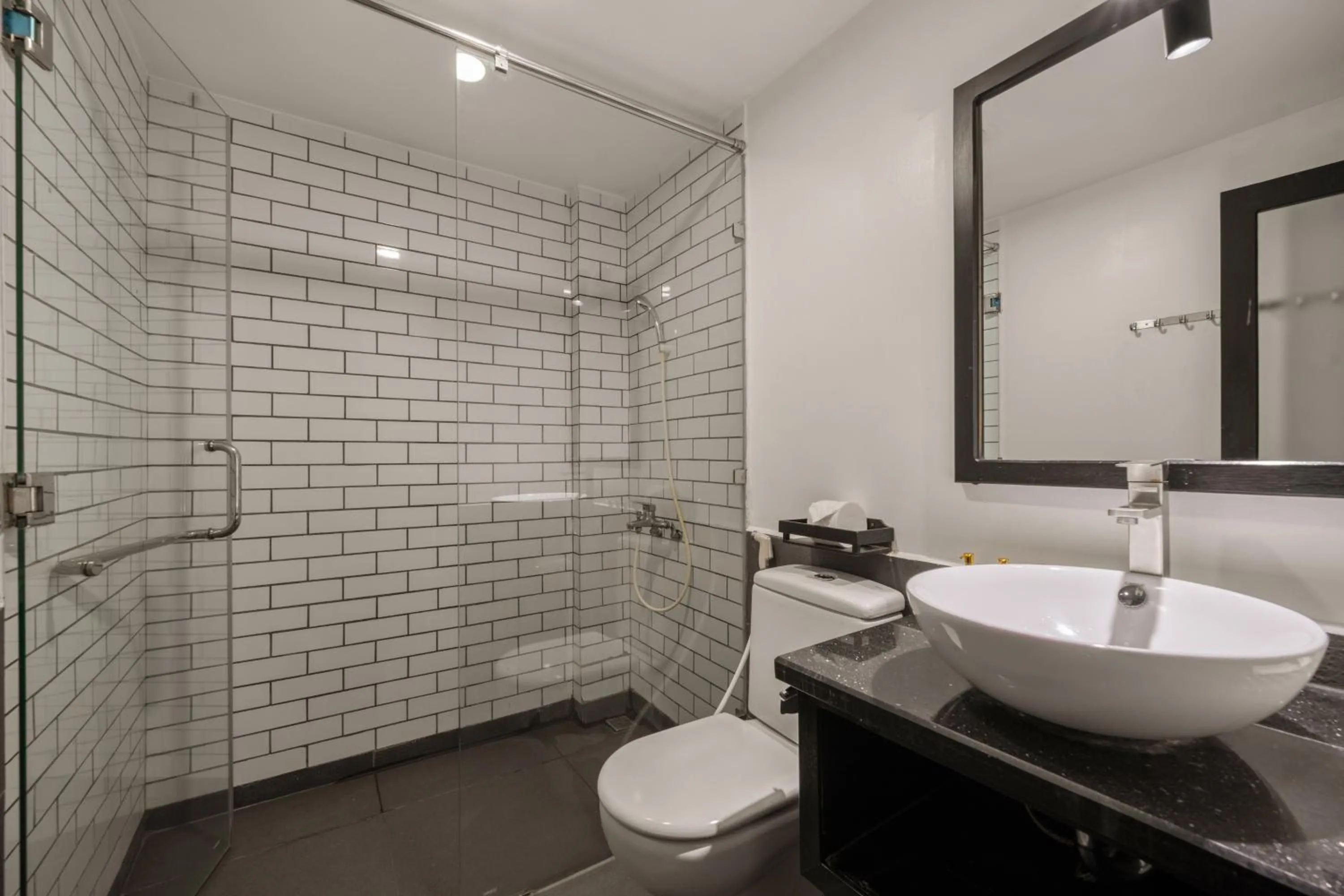 Toilet in KLY Boutique Hotel Hue