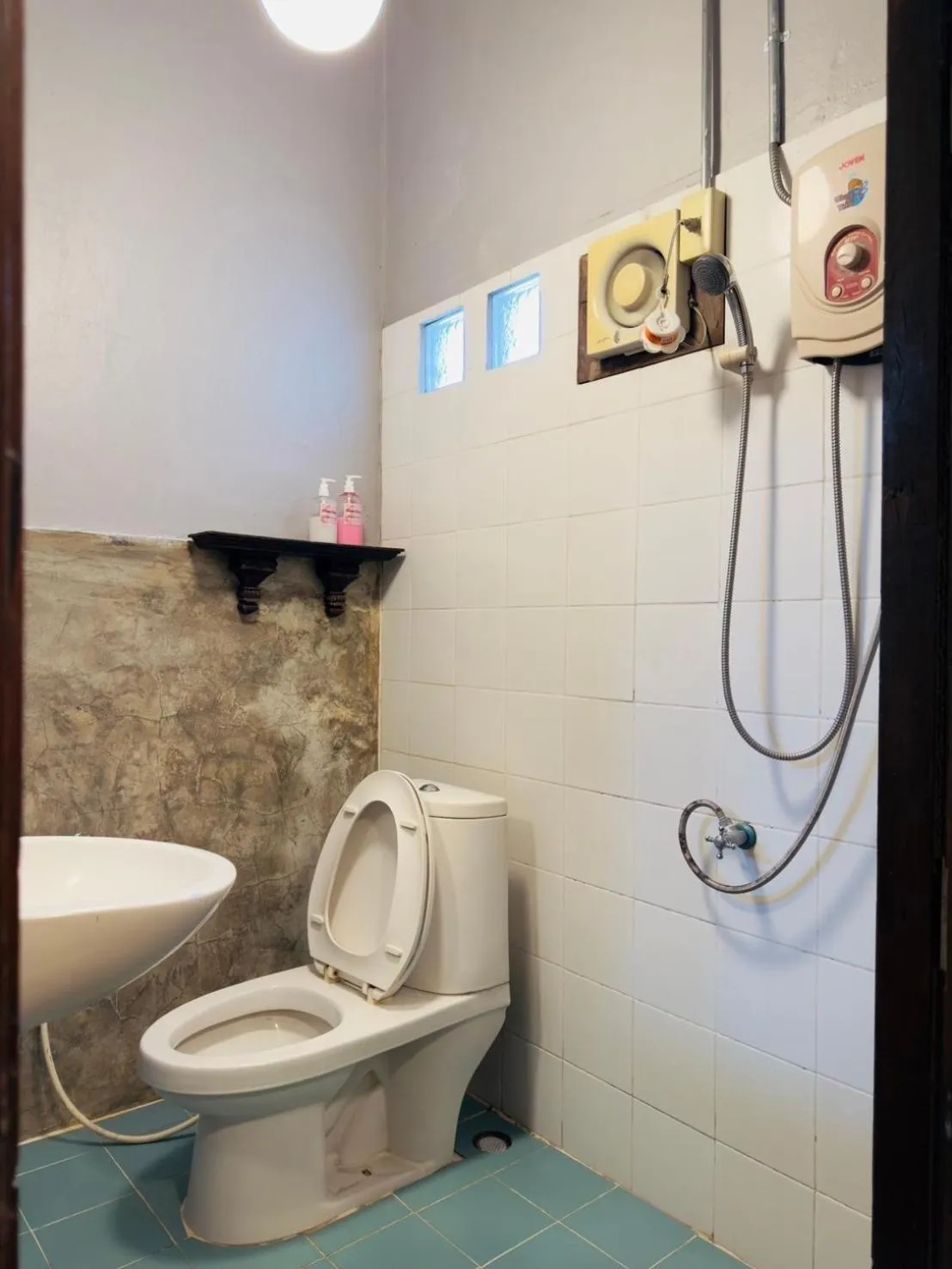 Toilet in Mi Casa Thaphae Chiang Mai