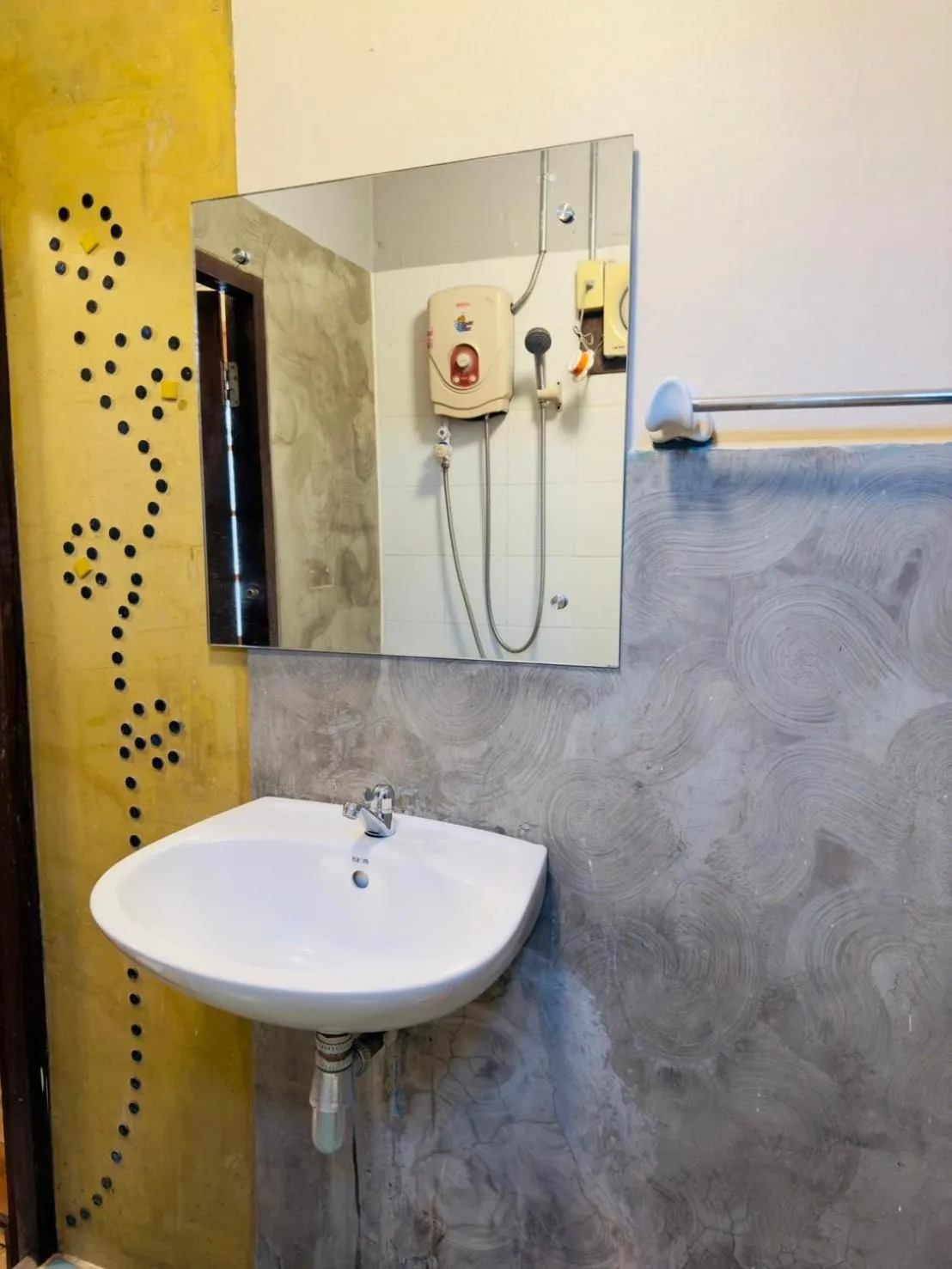 Shower in Mi Casa Thaphae Chiang Mai