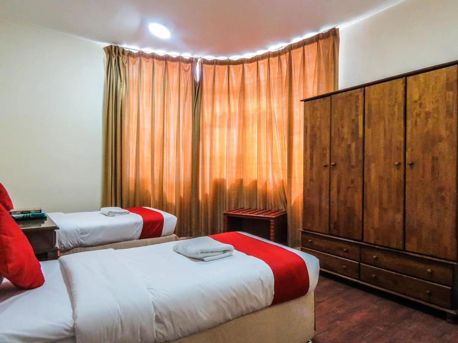 Photo of the whole room, Bed in Al Ferdous Hotel Apartment