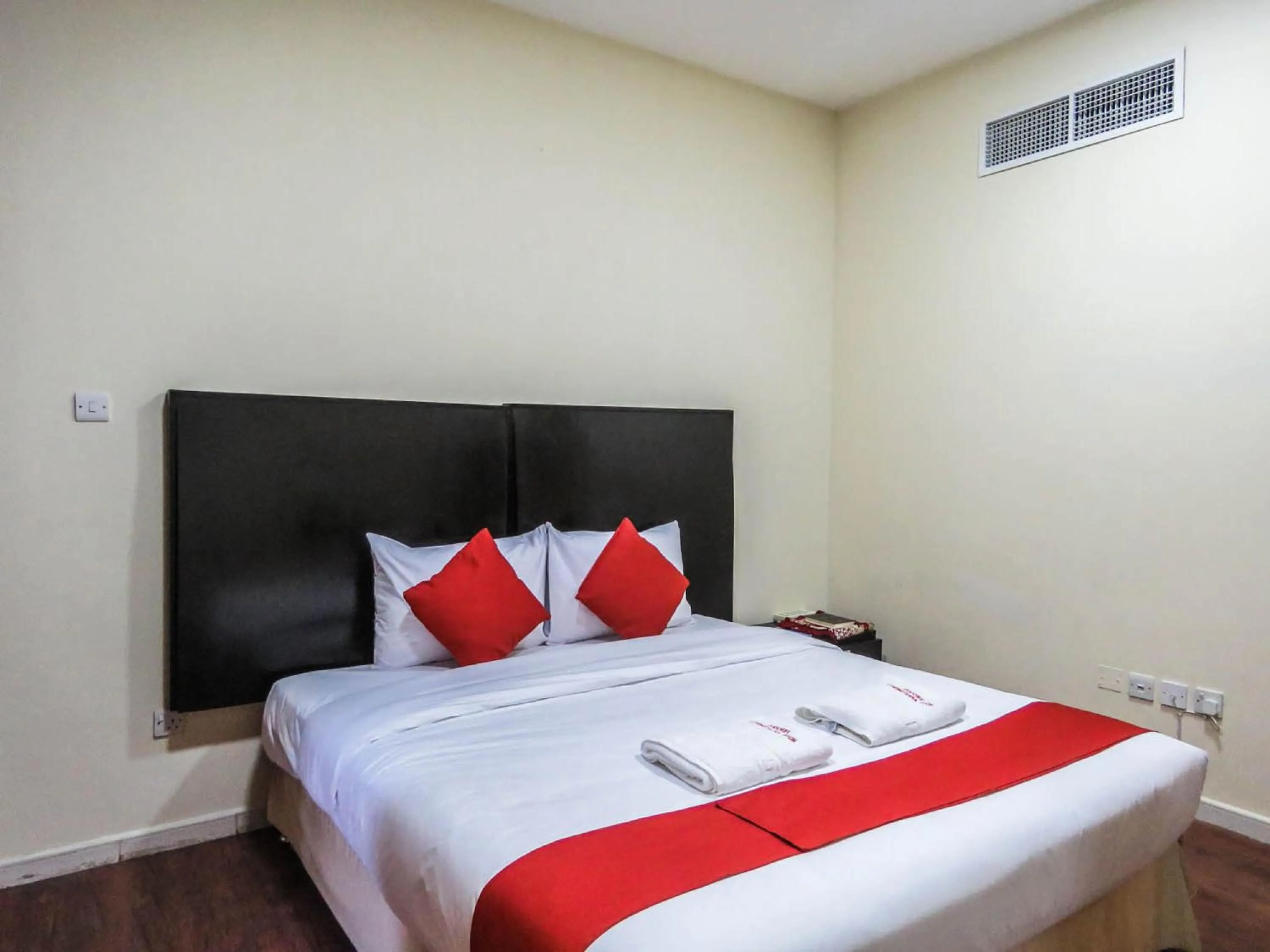 Photo of the whole room, Bed in Al Ferdous Hotel Apartment