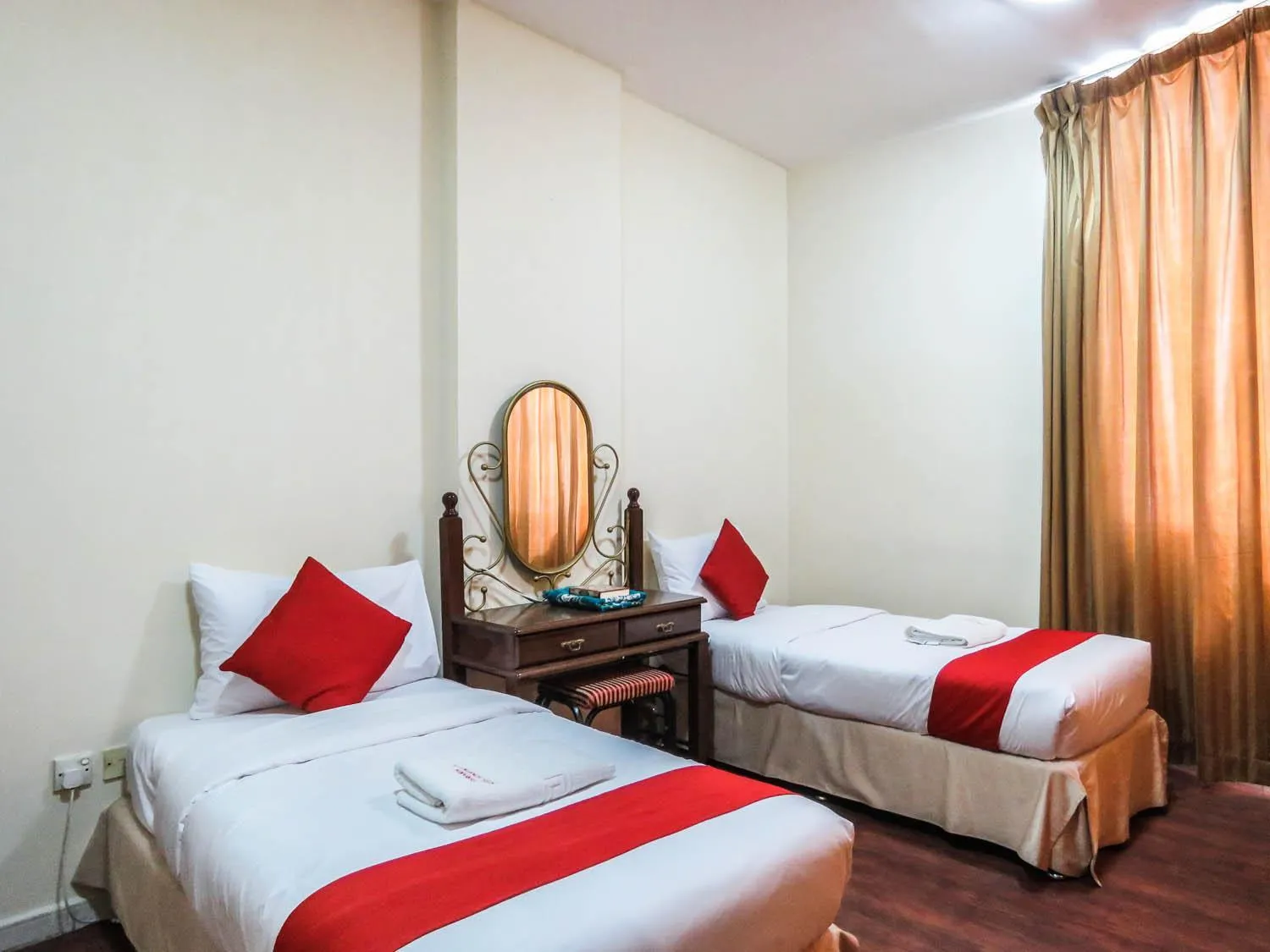 Photo of the whole room, Bed in Al Ferdous Hotel Apartment