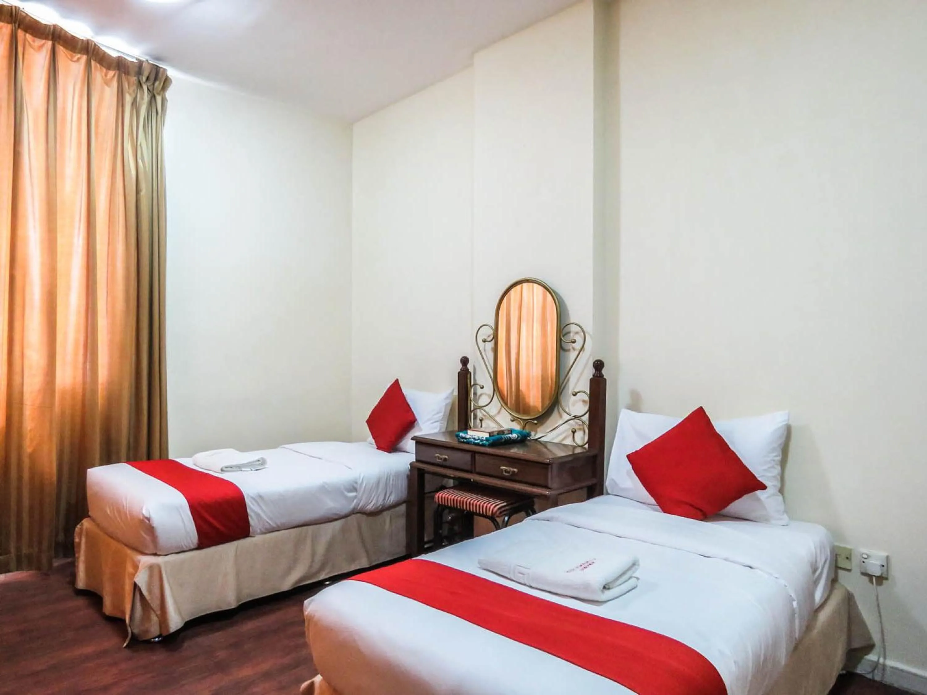 Photo of the whole room, Bed in Al Ferdous Hotel Apartment