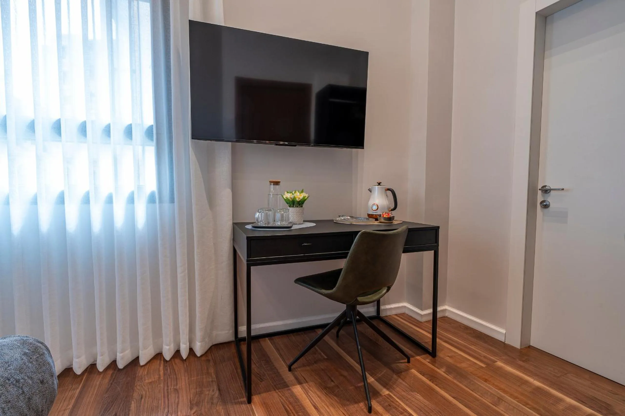 hair dresser in Hematian Hotel by Effy