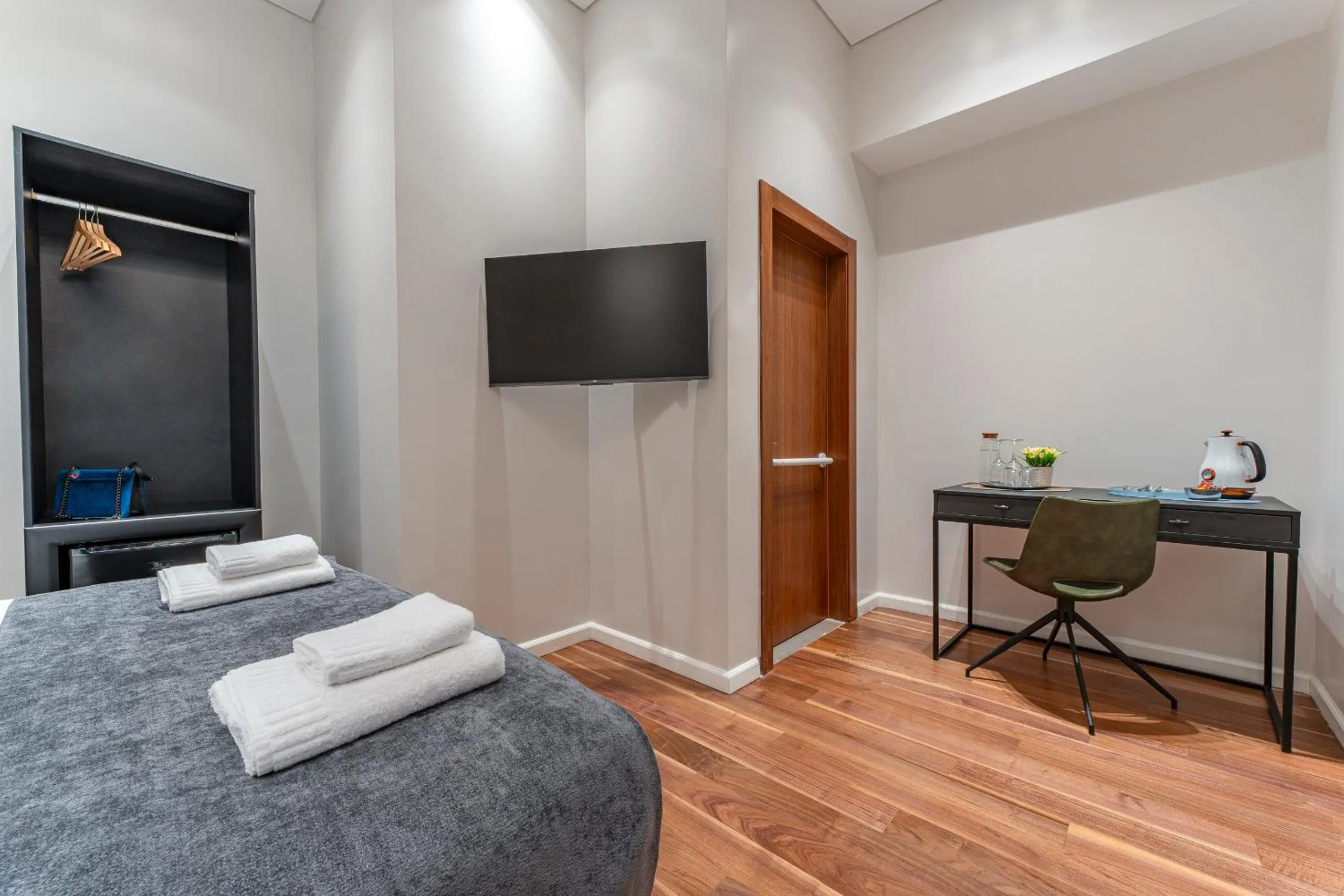 Photo of the whole room, Bed in Hematian Hotel by Effy