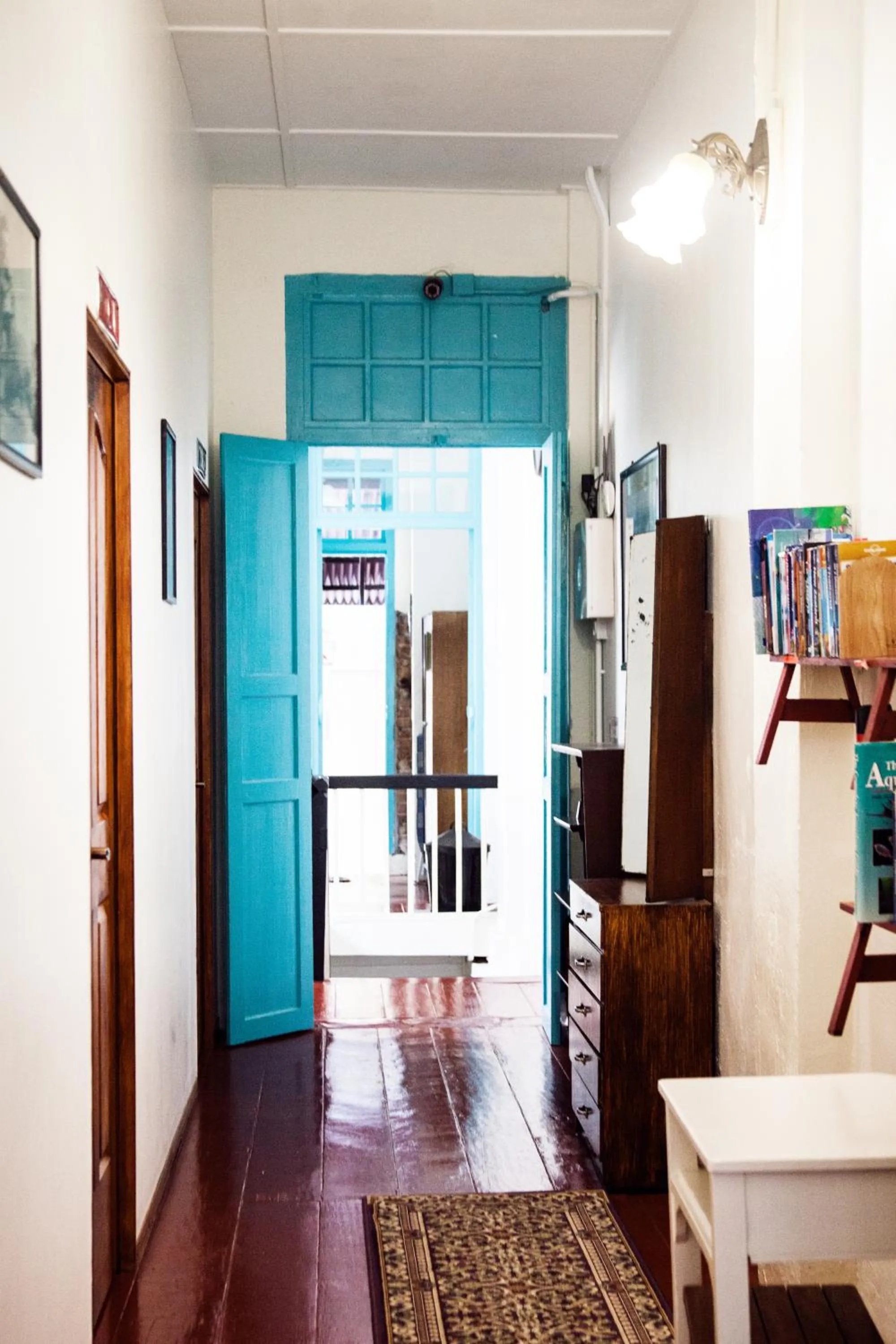 Communal lounge/ TV room in Sojourn Beds & Cafe