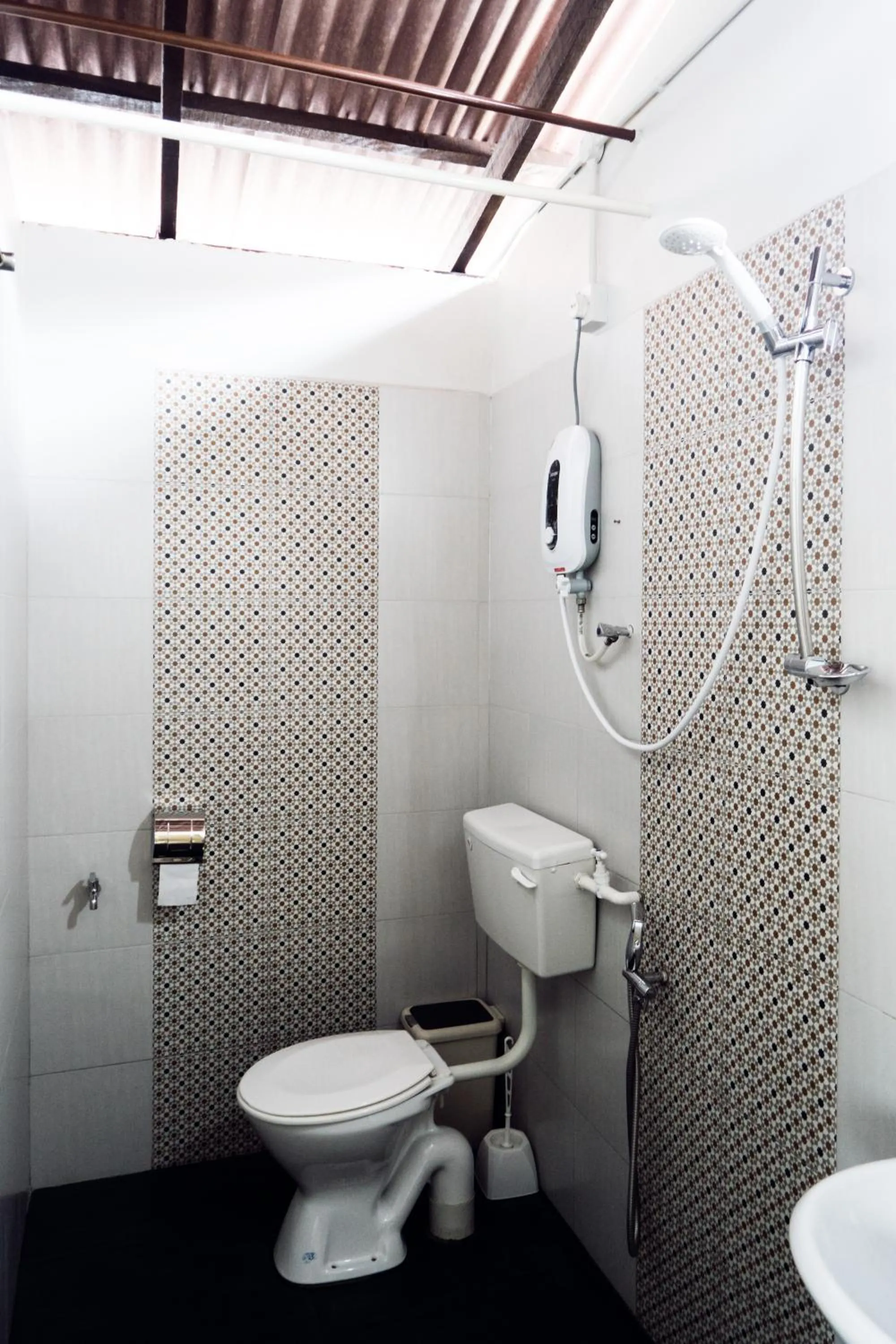 Shower in Sojourn Beds & Cafe