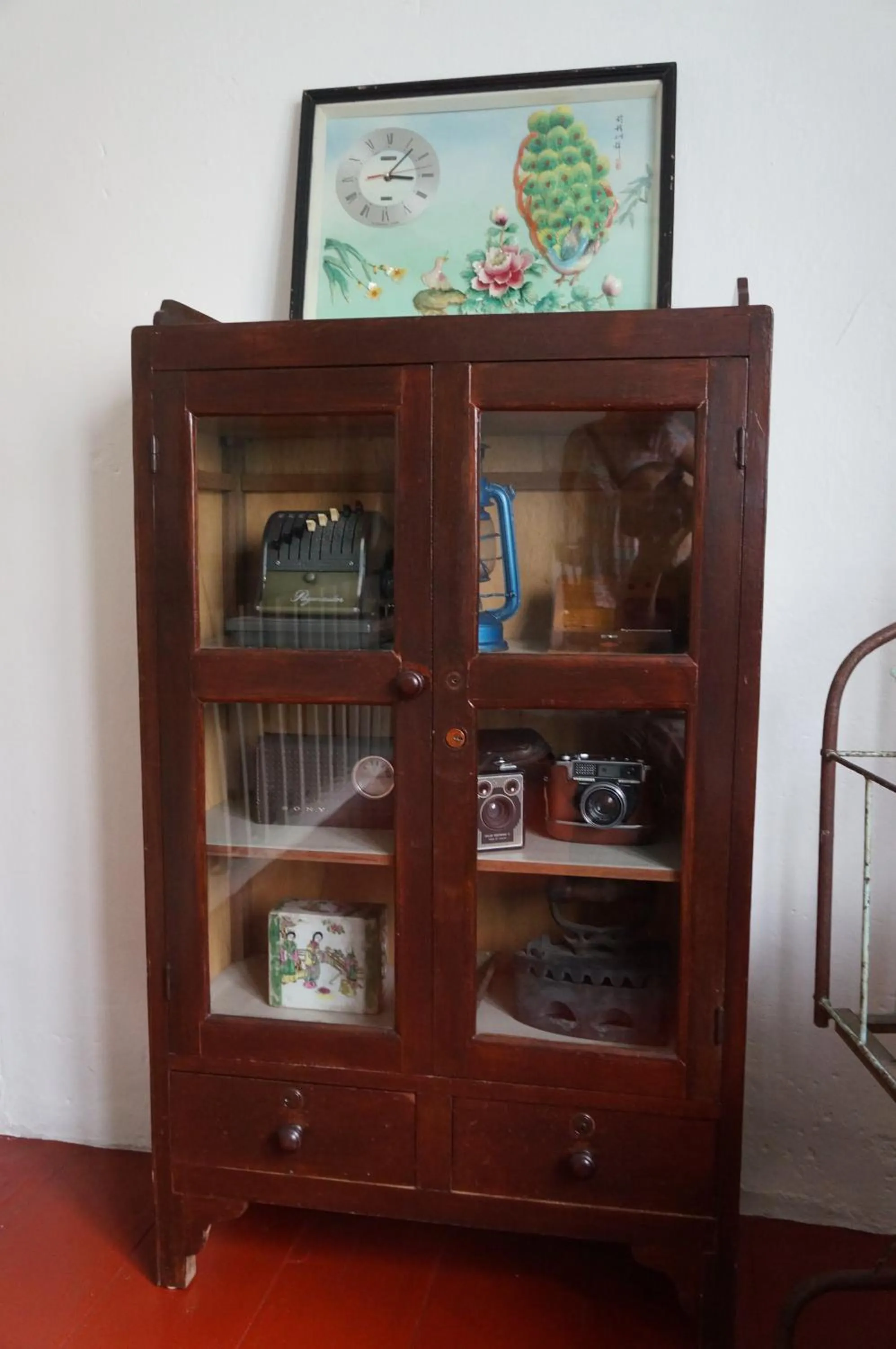 Communal lounge/ TV room in Sojourn Beds & Cafe