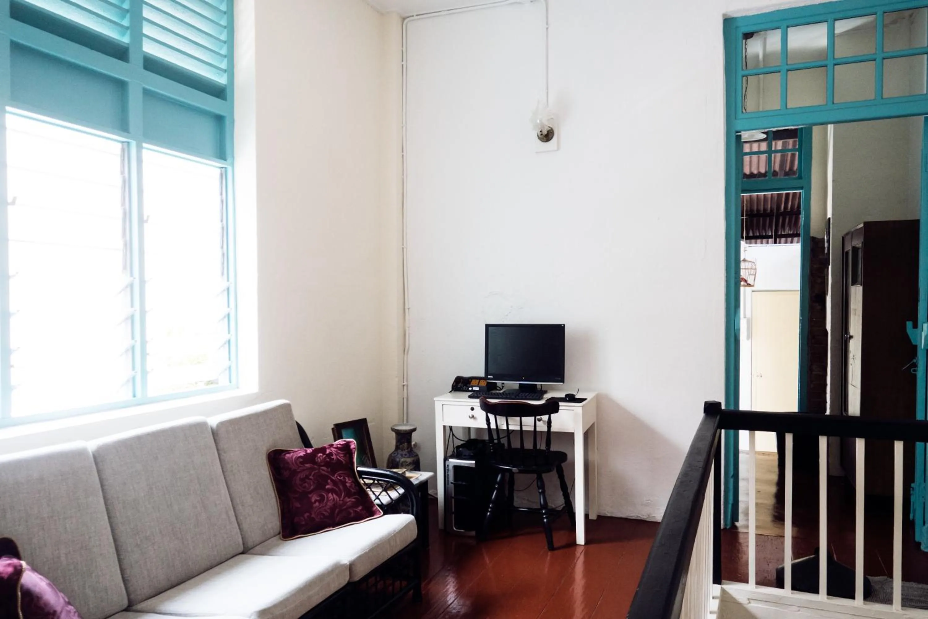 Communal lounge/ TV room in Sojourn Beds & Cafe