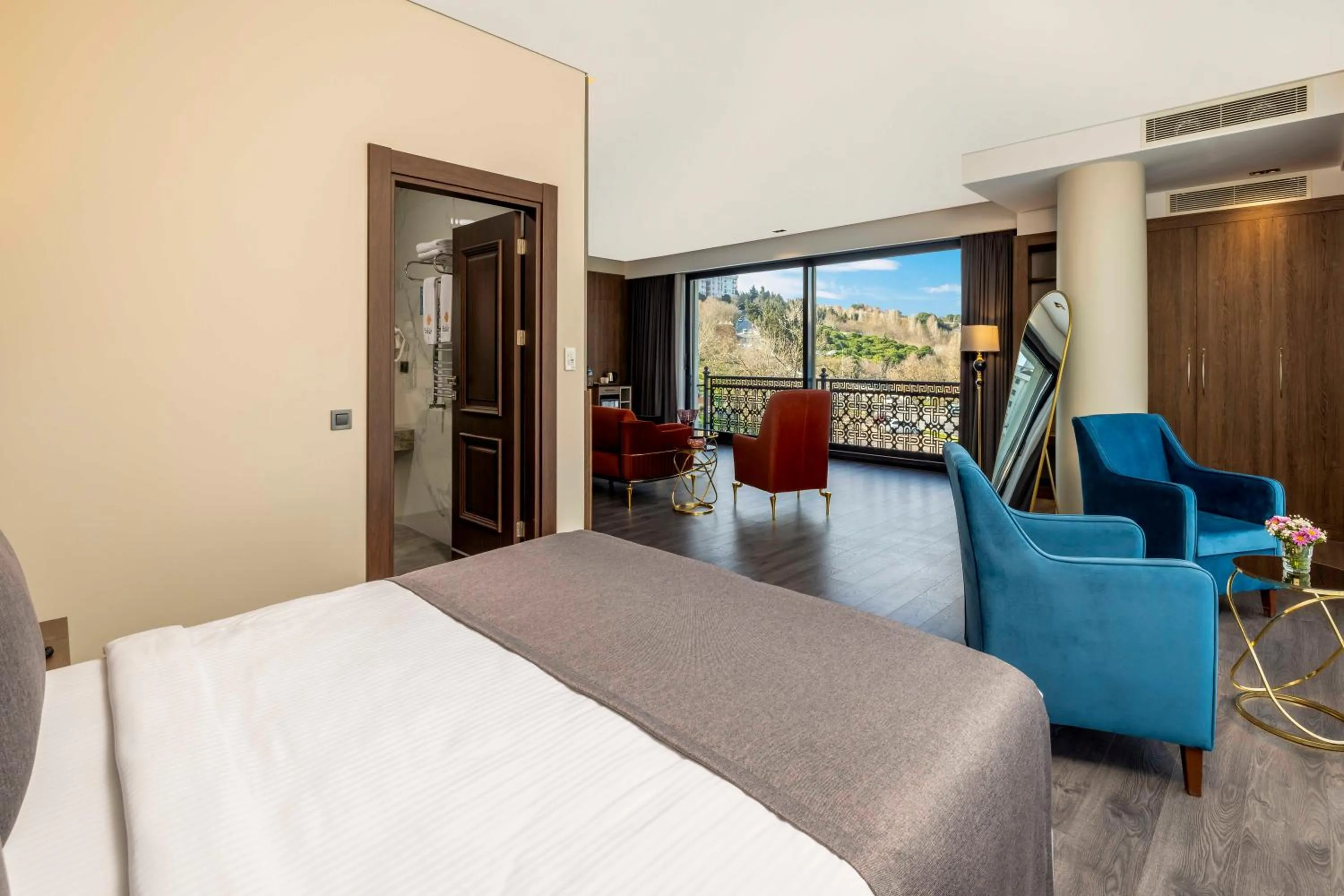 Photo of the whole room, Bed in Ezkar Bathonea Art İstanbul Hotel